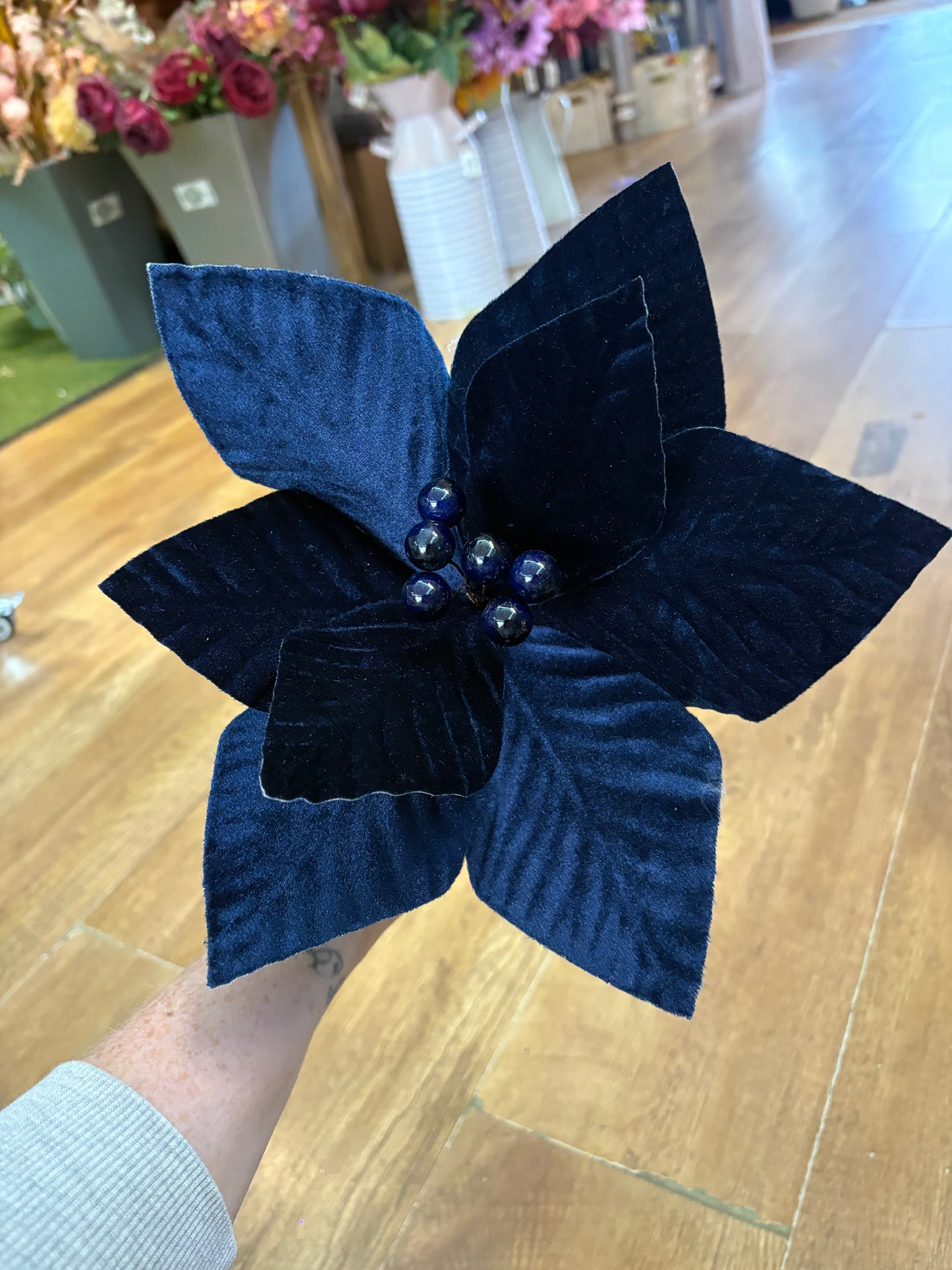 Short stem navy blue velvet single poinsettia