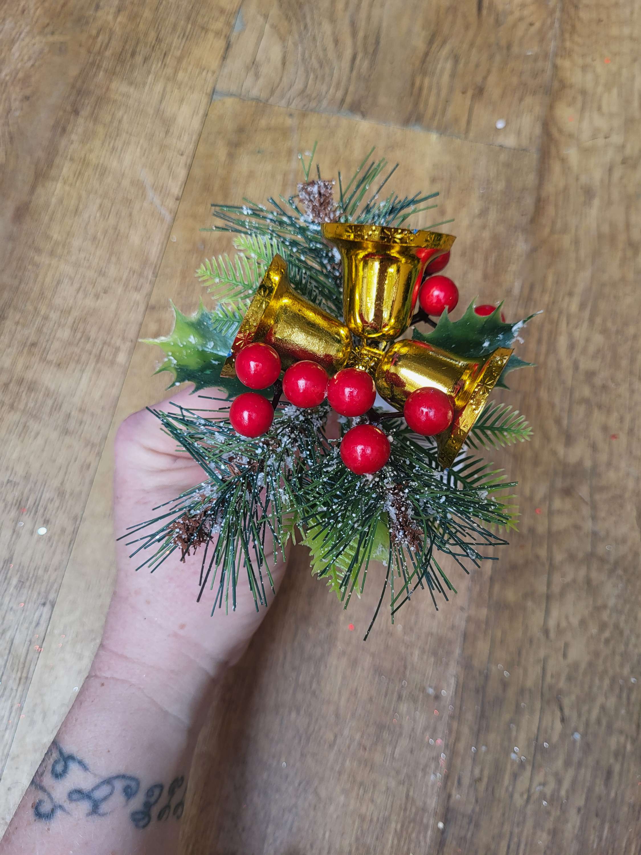 Gold bell pick image 0