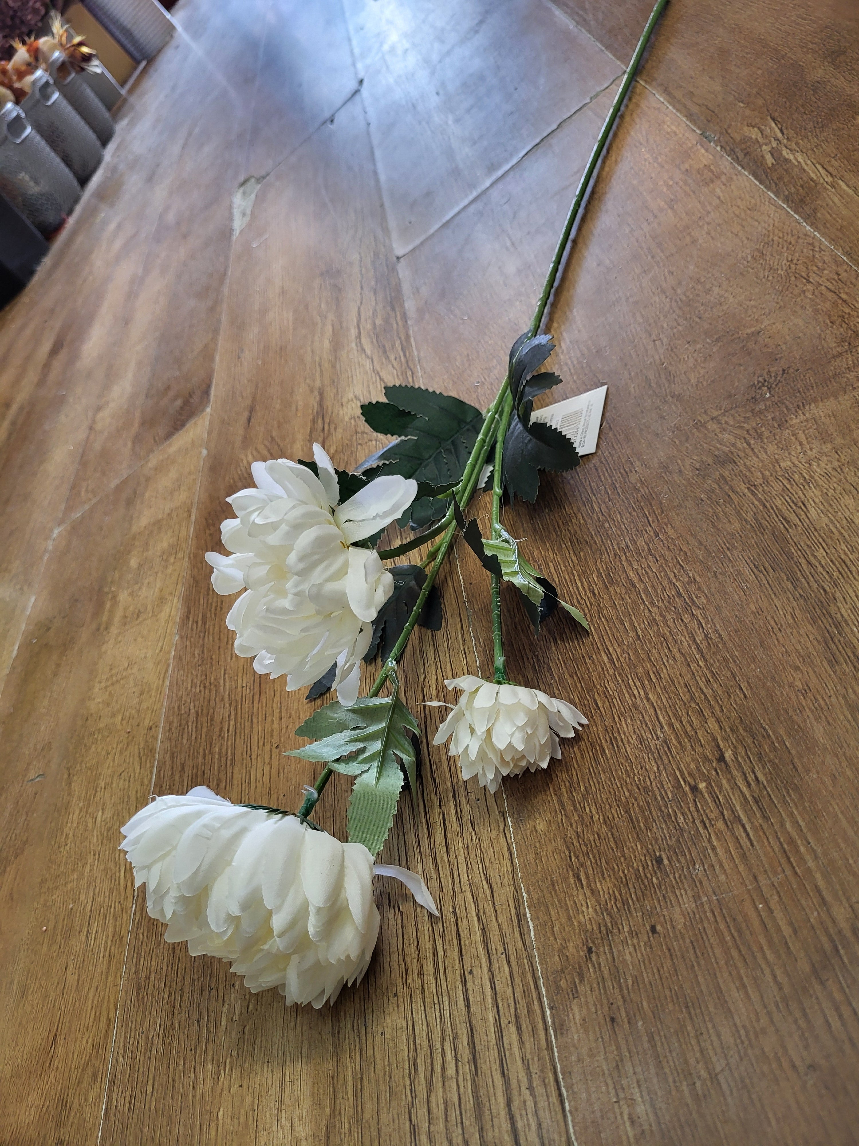 63cm tall Ivory 3 headed chrysanthemum stem image 7