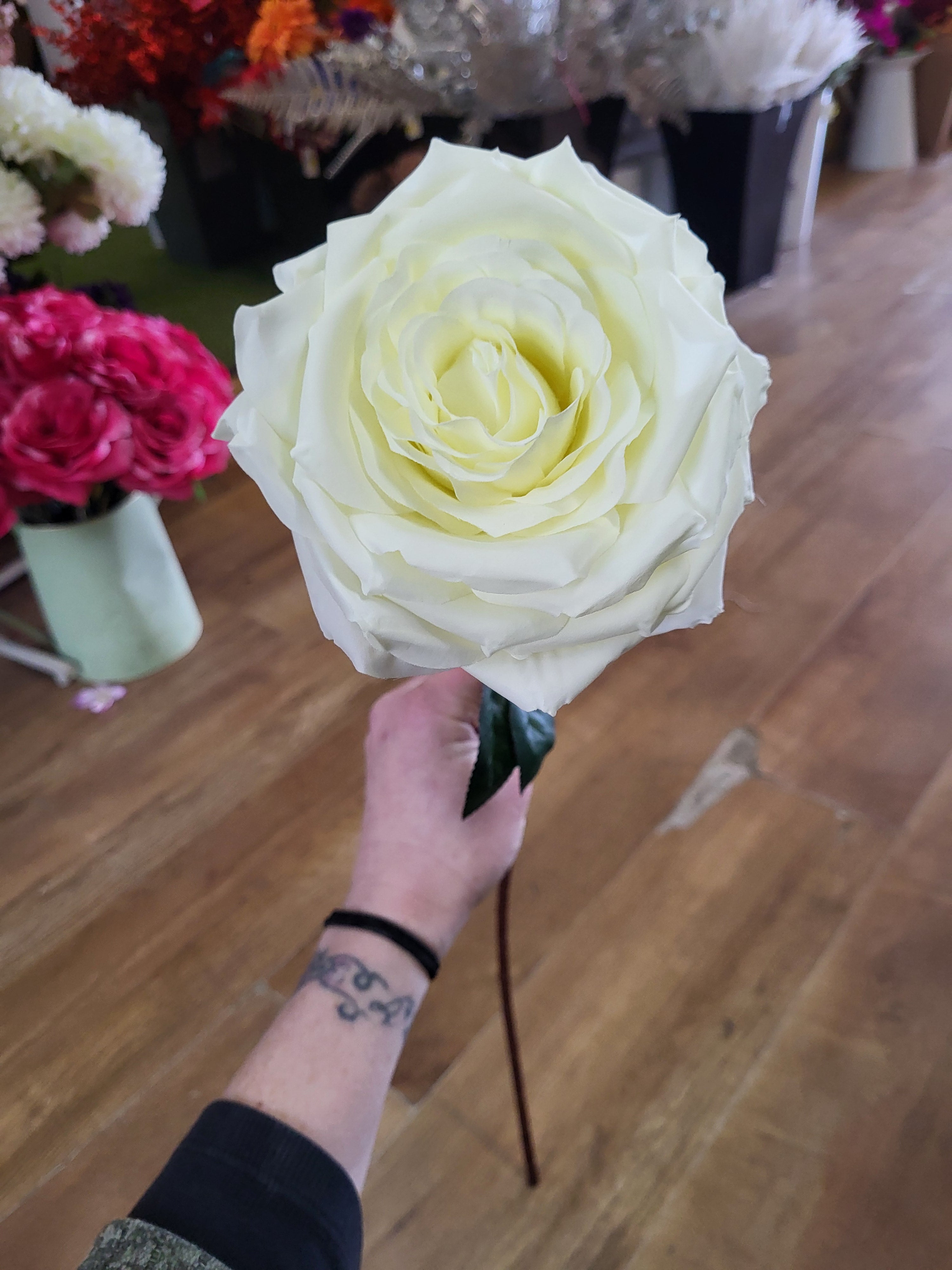 Long stem cream Marie rose image 2