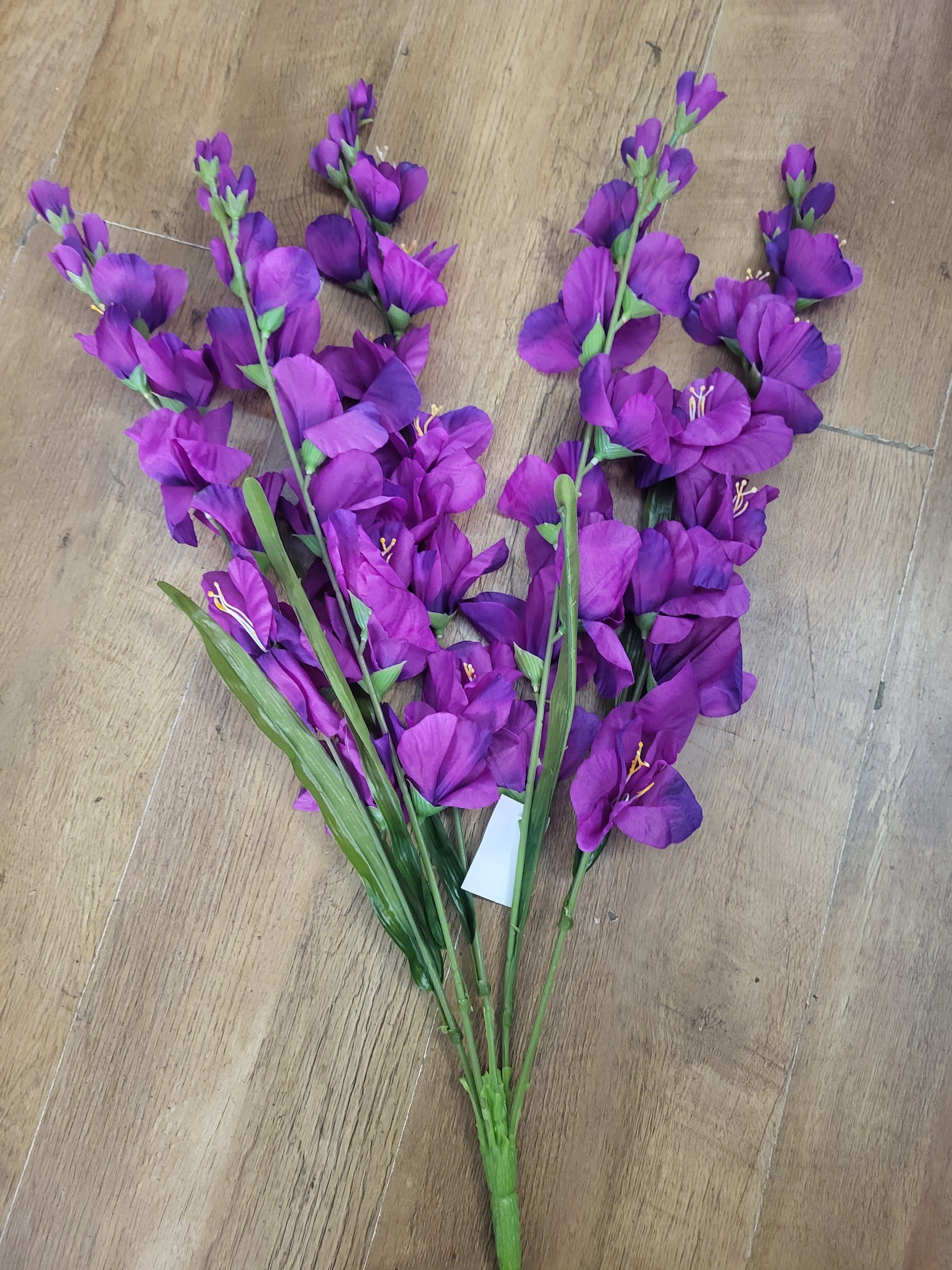 Large 5 stemmed bunch of purple gladioli image 2