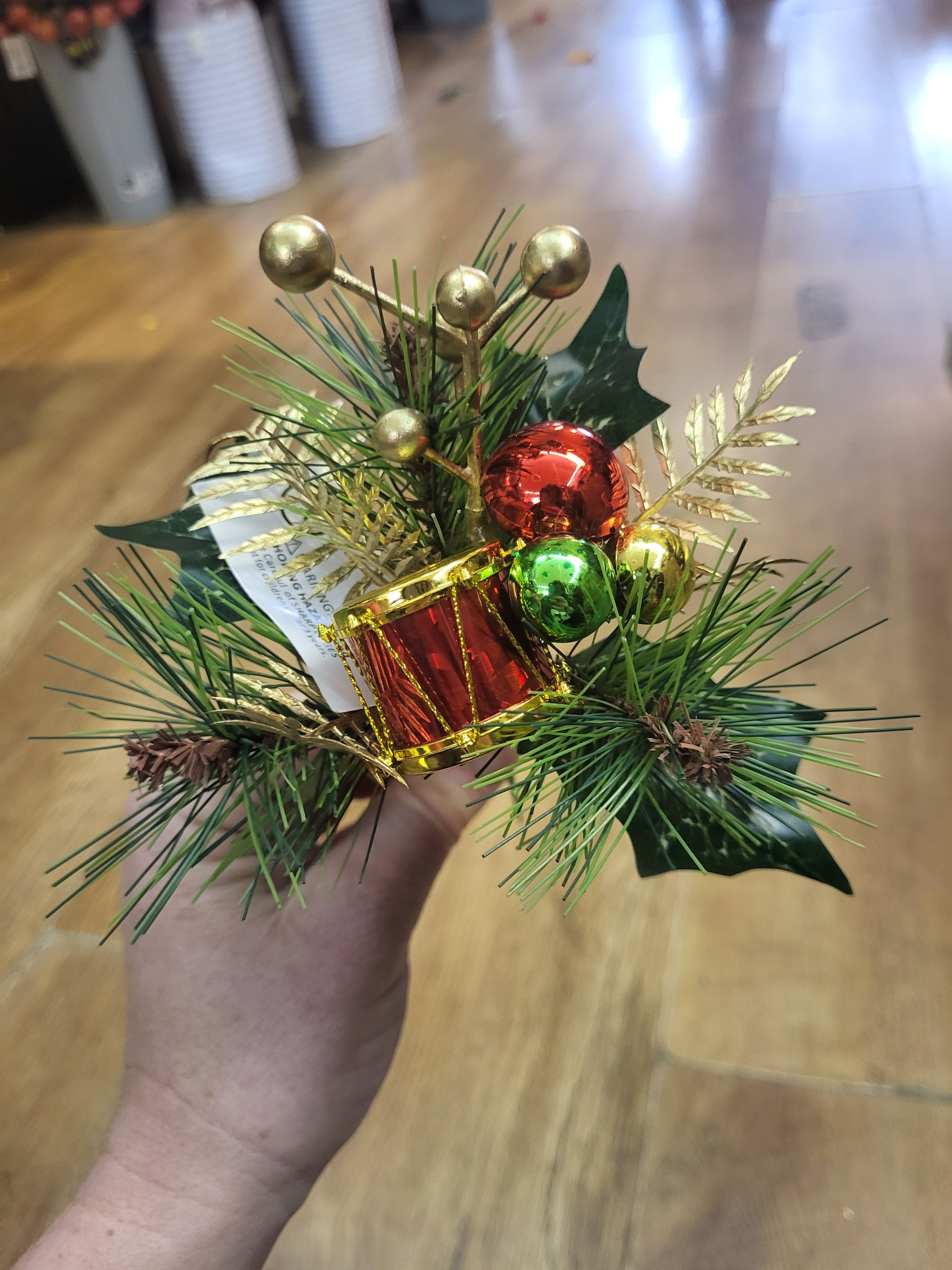 Drum and bauble pick - green/red/gold  image 2