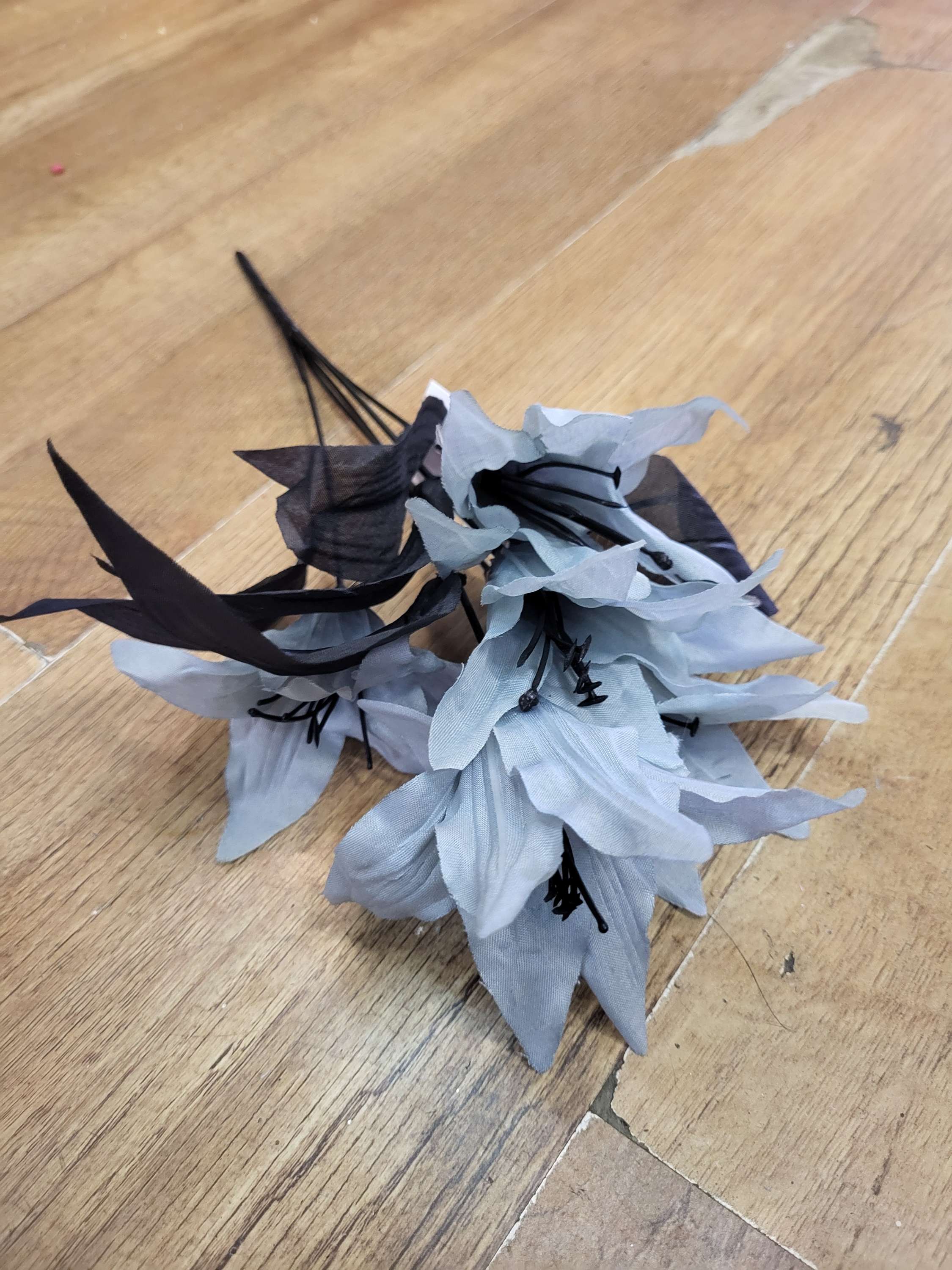 Grey flowers - 4 styles available image 2