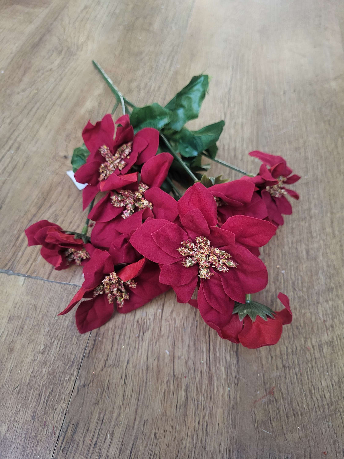 Mini poinsettia bunch - 2 colours available image 3