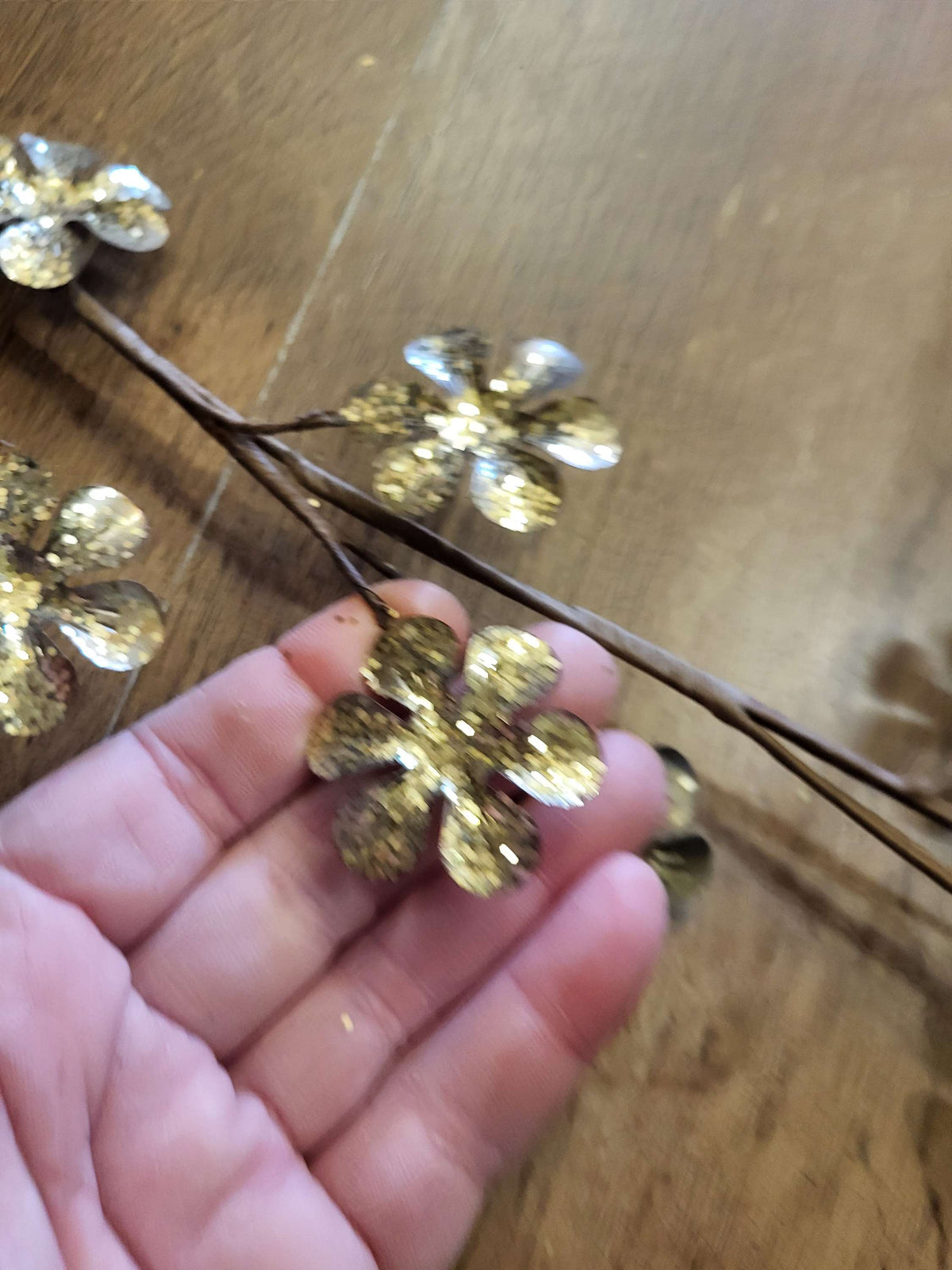 Gold metal flower garland  image 2