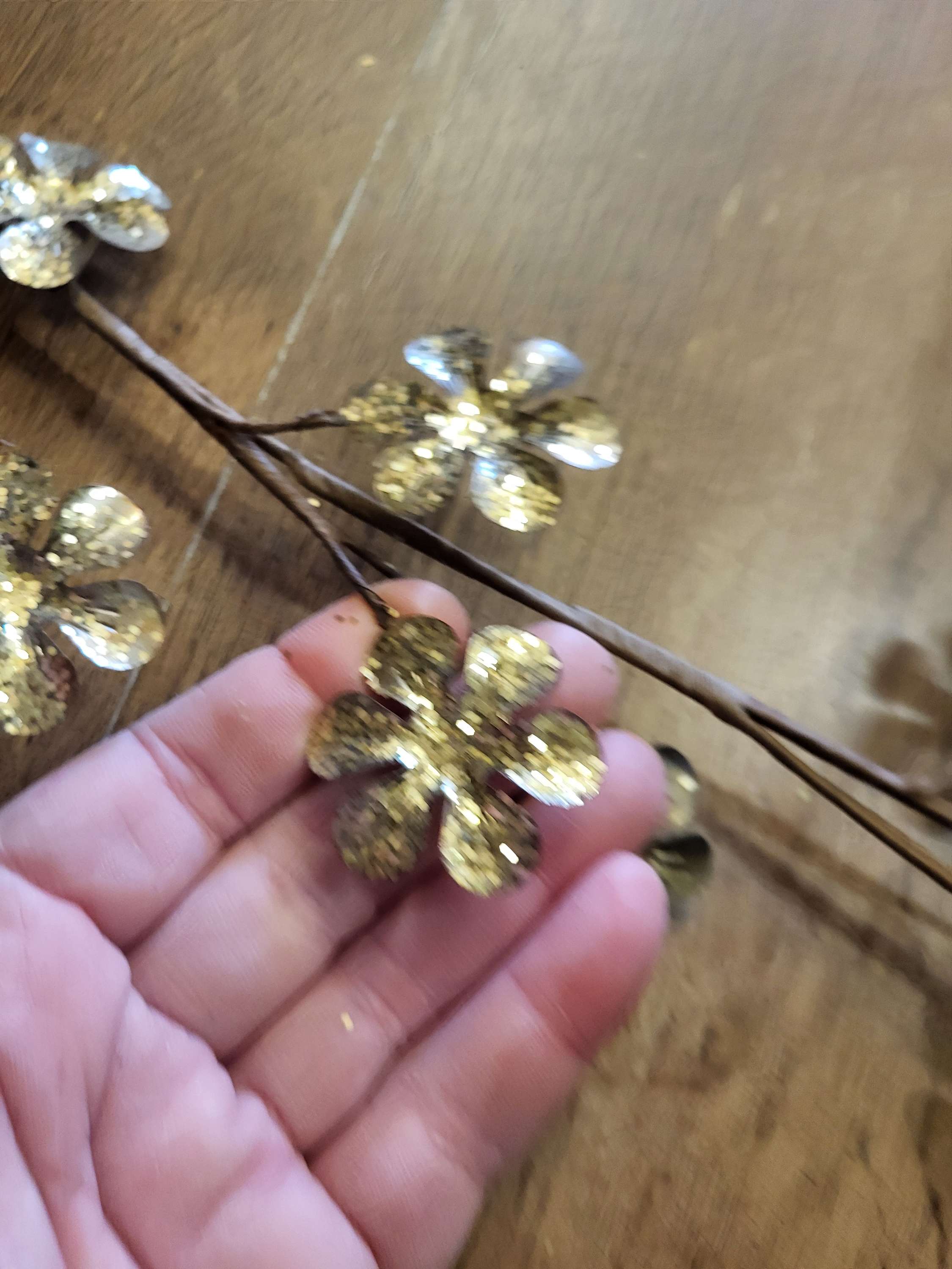 Gold metal flower garland  image 2