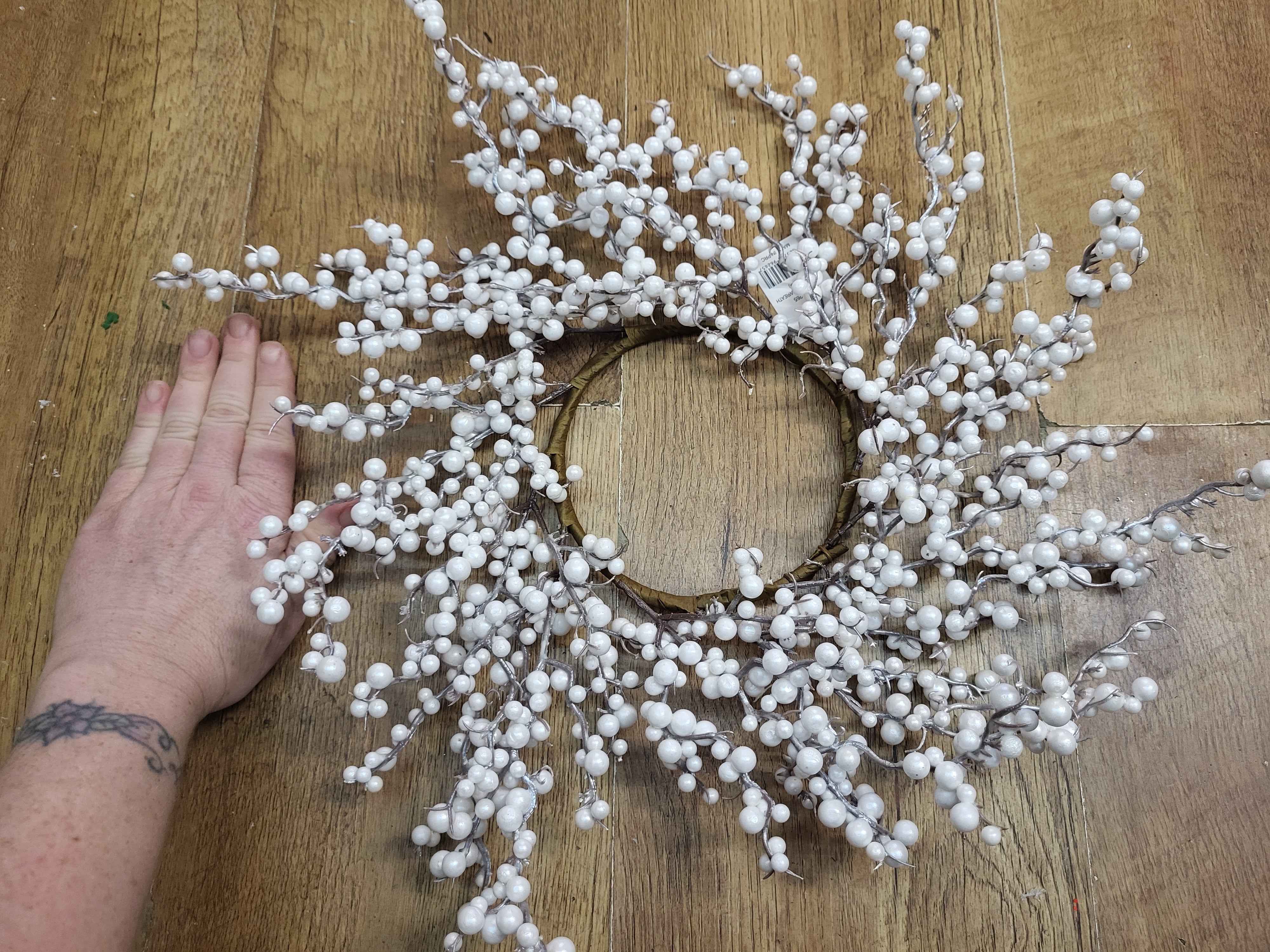 Pearly white berries small wreath  (or candle ring) image 4