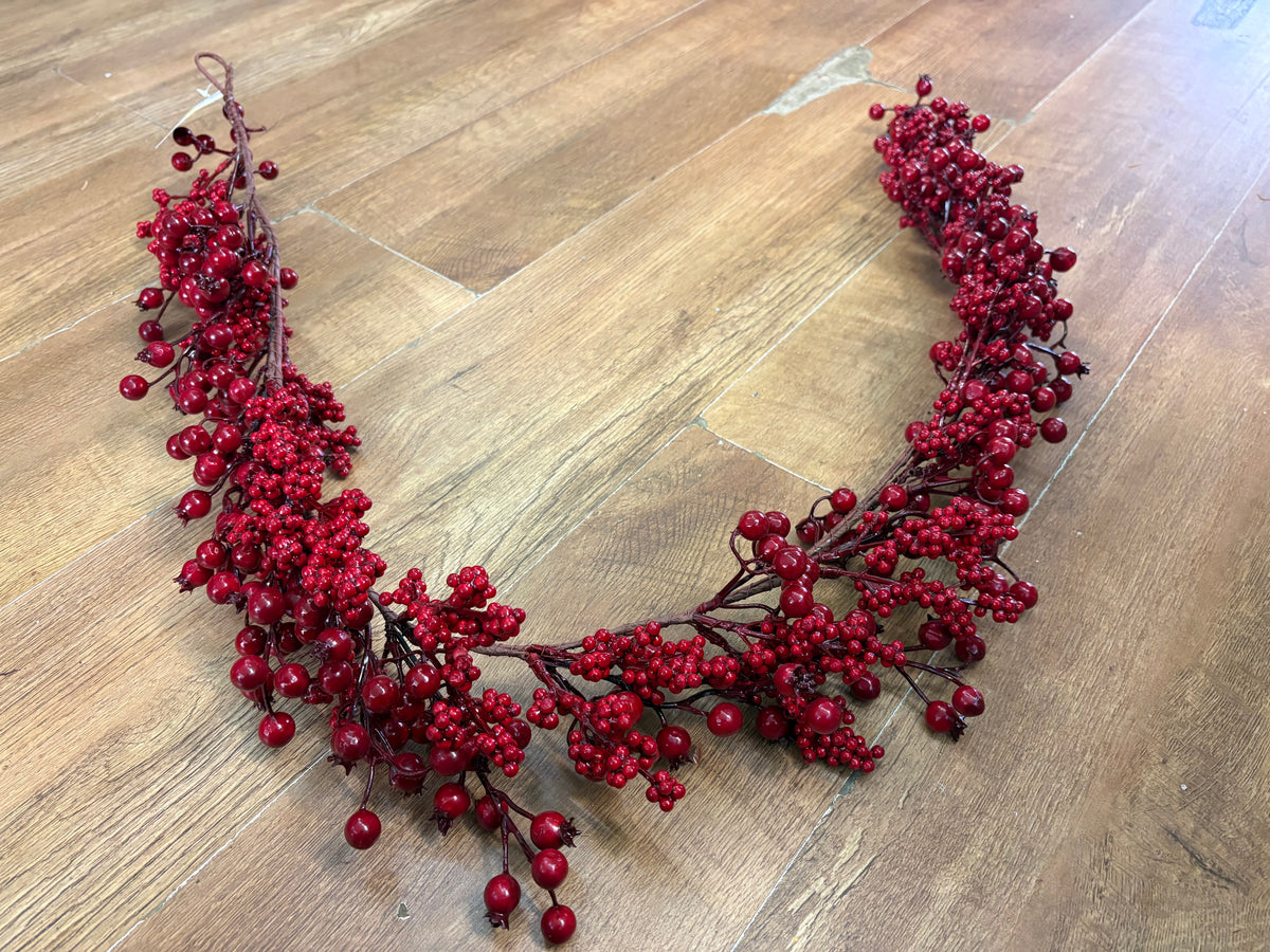 120cm red mixed berries and rose hip garland