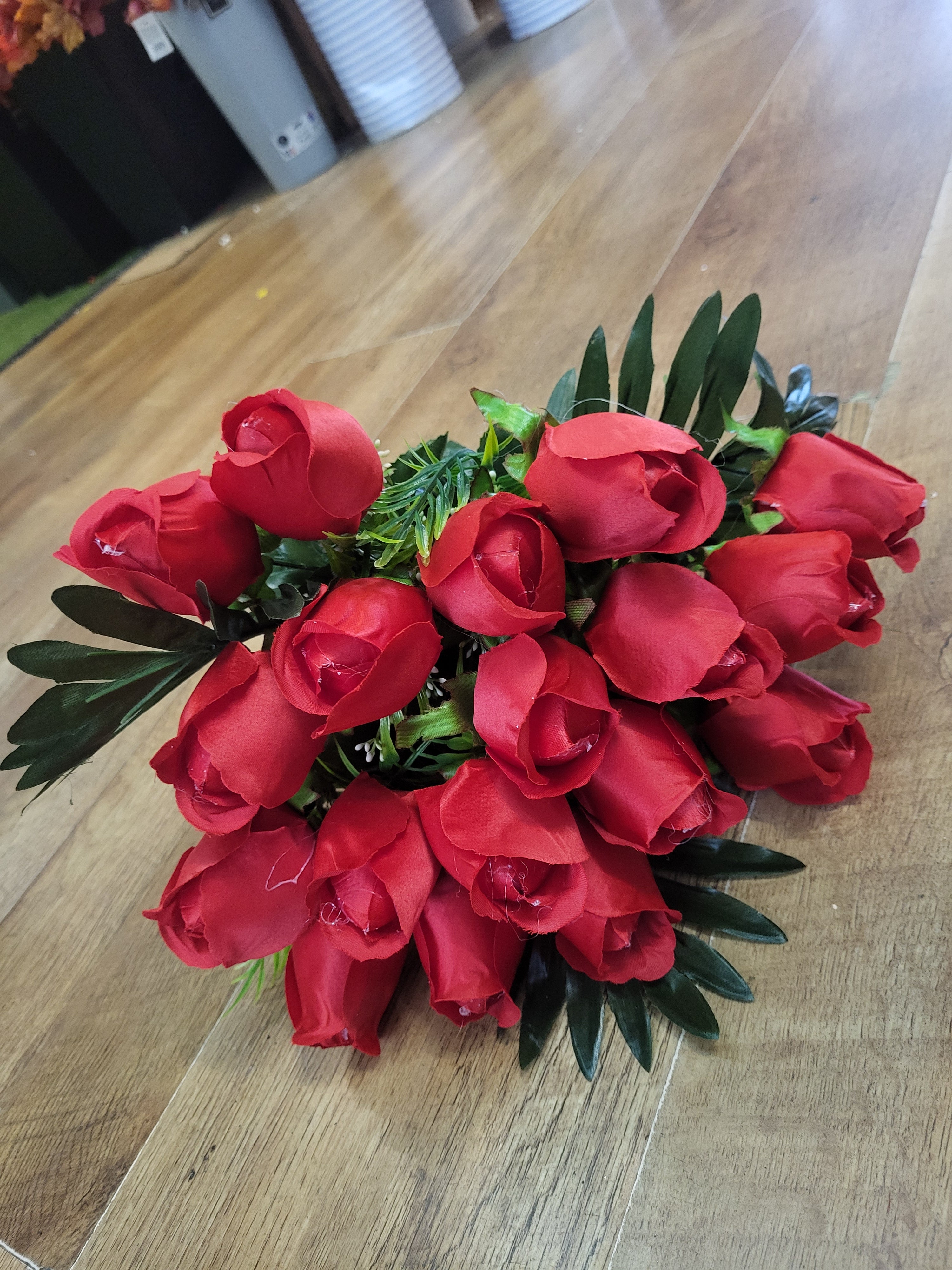 Large red rosebud bouquet  image 2