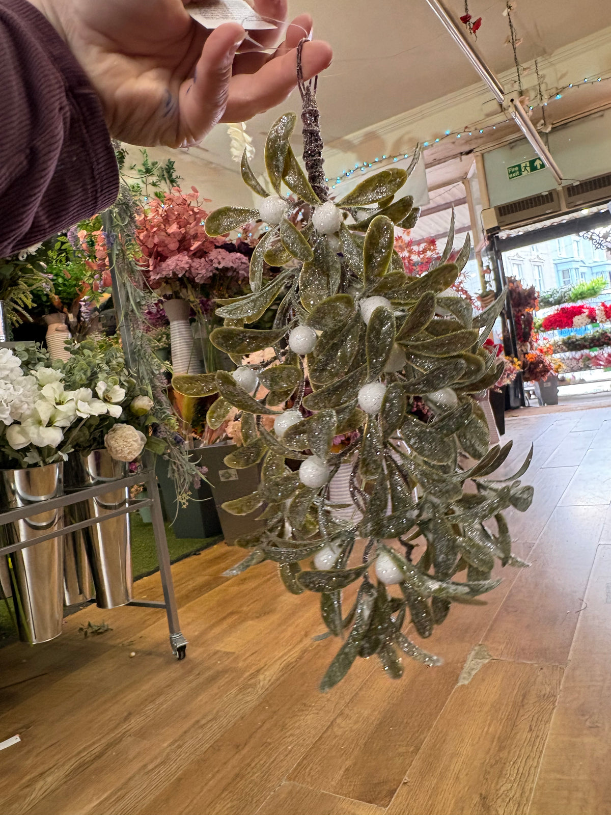27cm frosted mistletoe swag