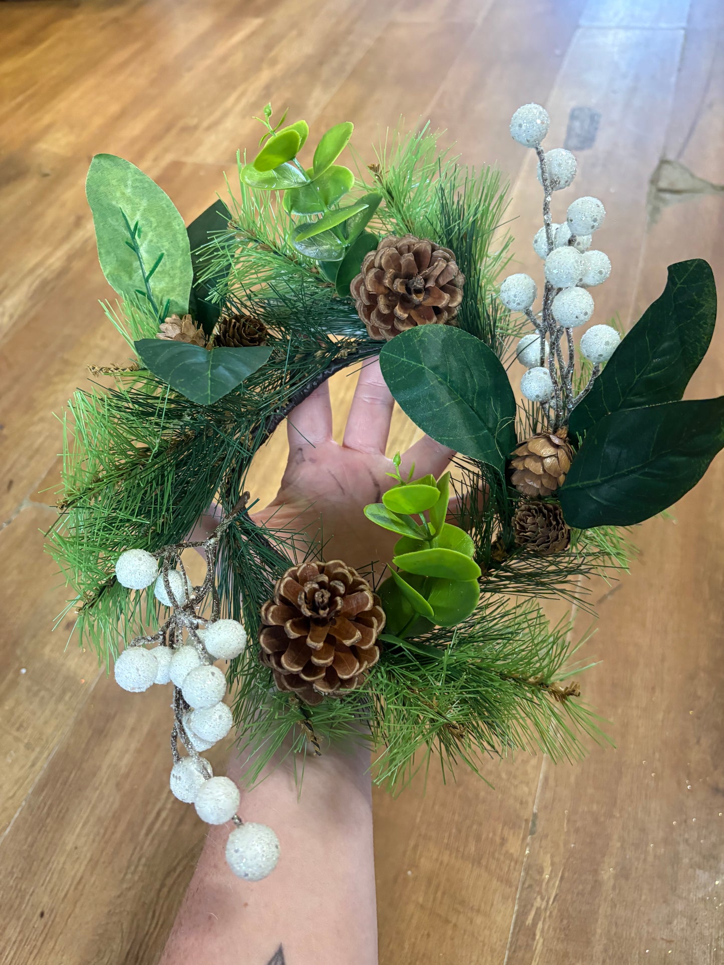 White berry candle ring