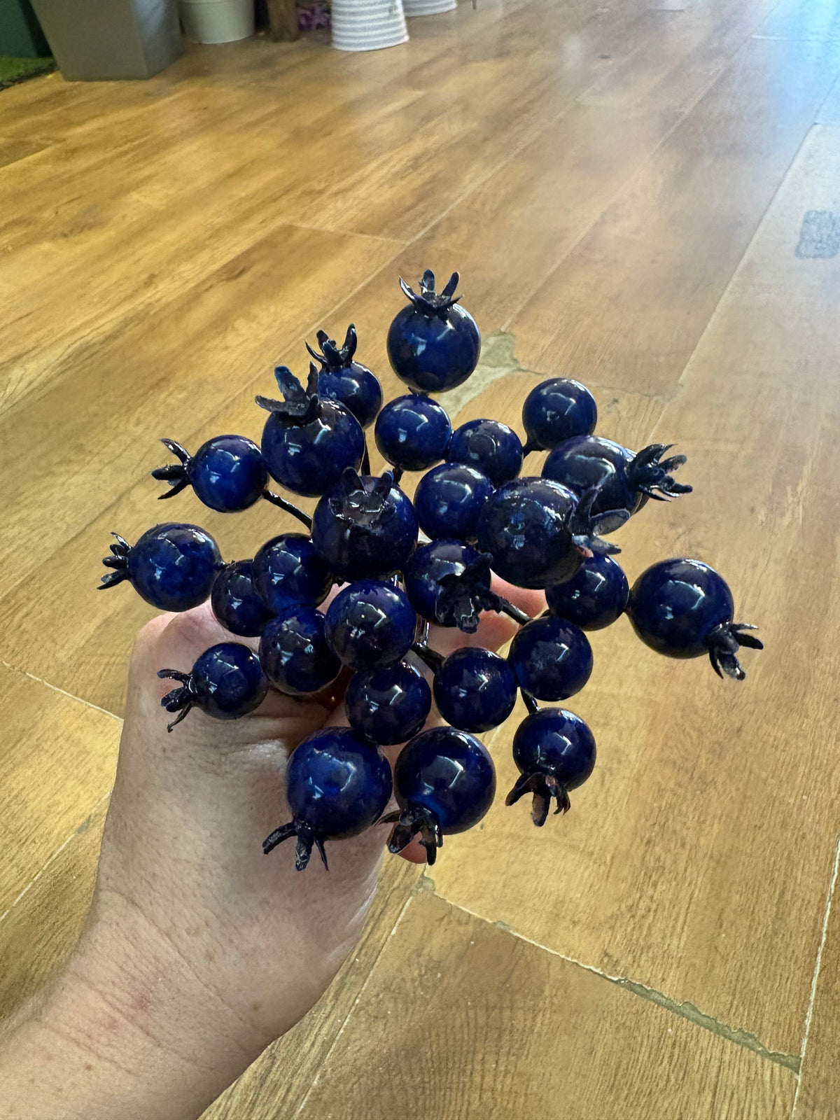 Dark blue cluster berry pick
