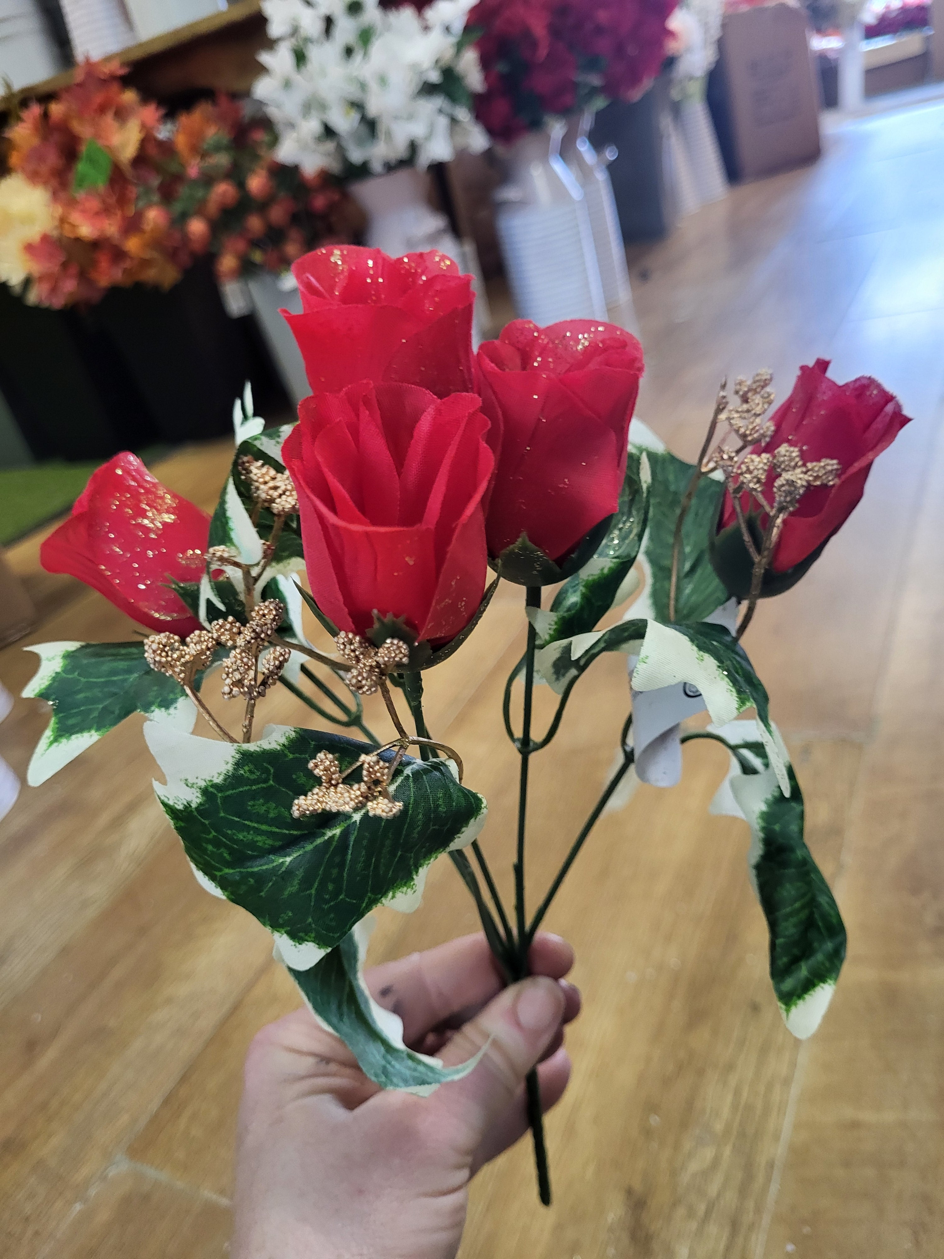 Closed rose and holly leaves bunch - 3 colours available image 2
