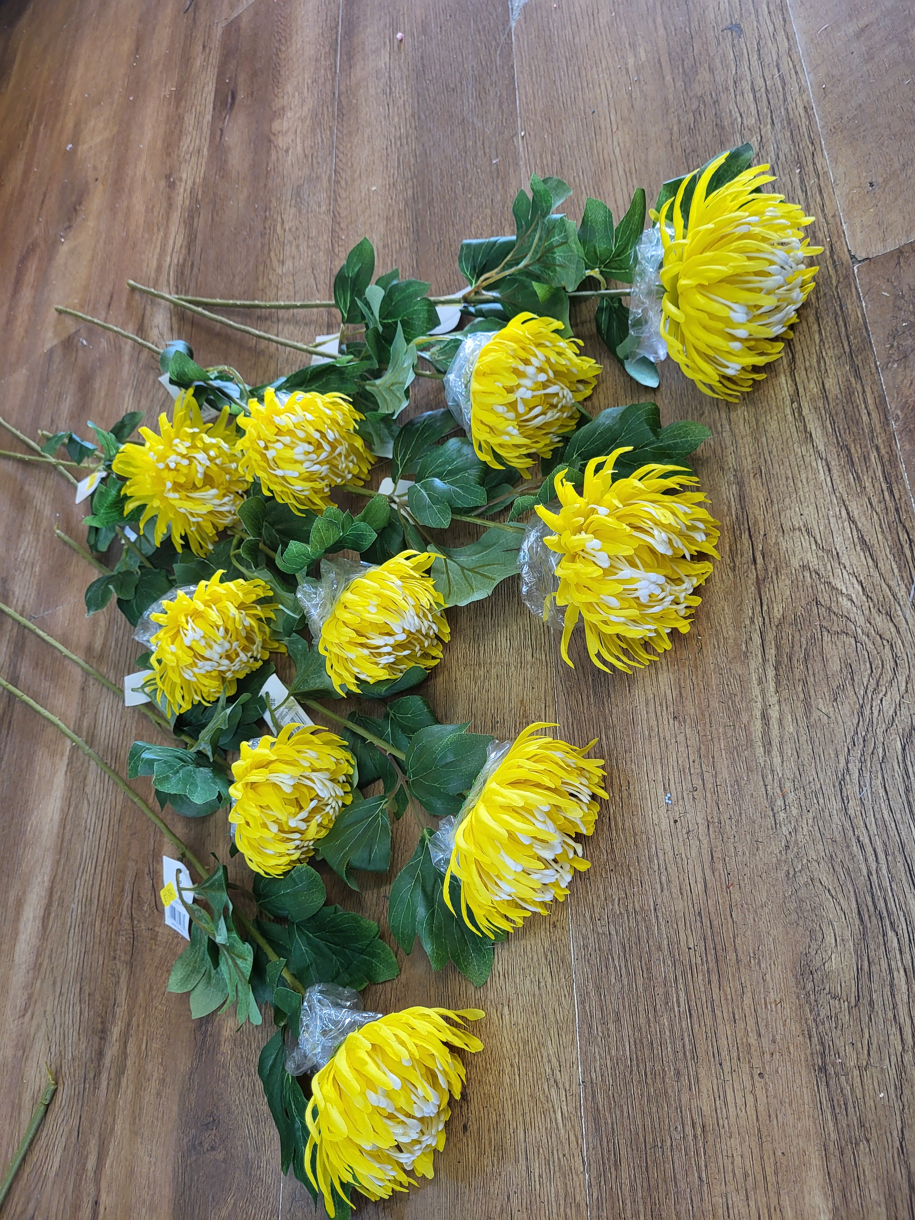 Bundle of 10 long stem yellow chrysanthemum image 2