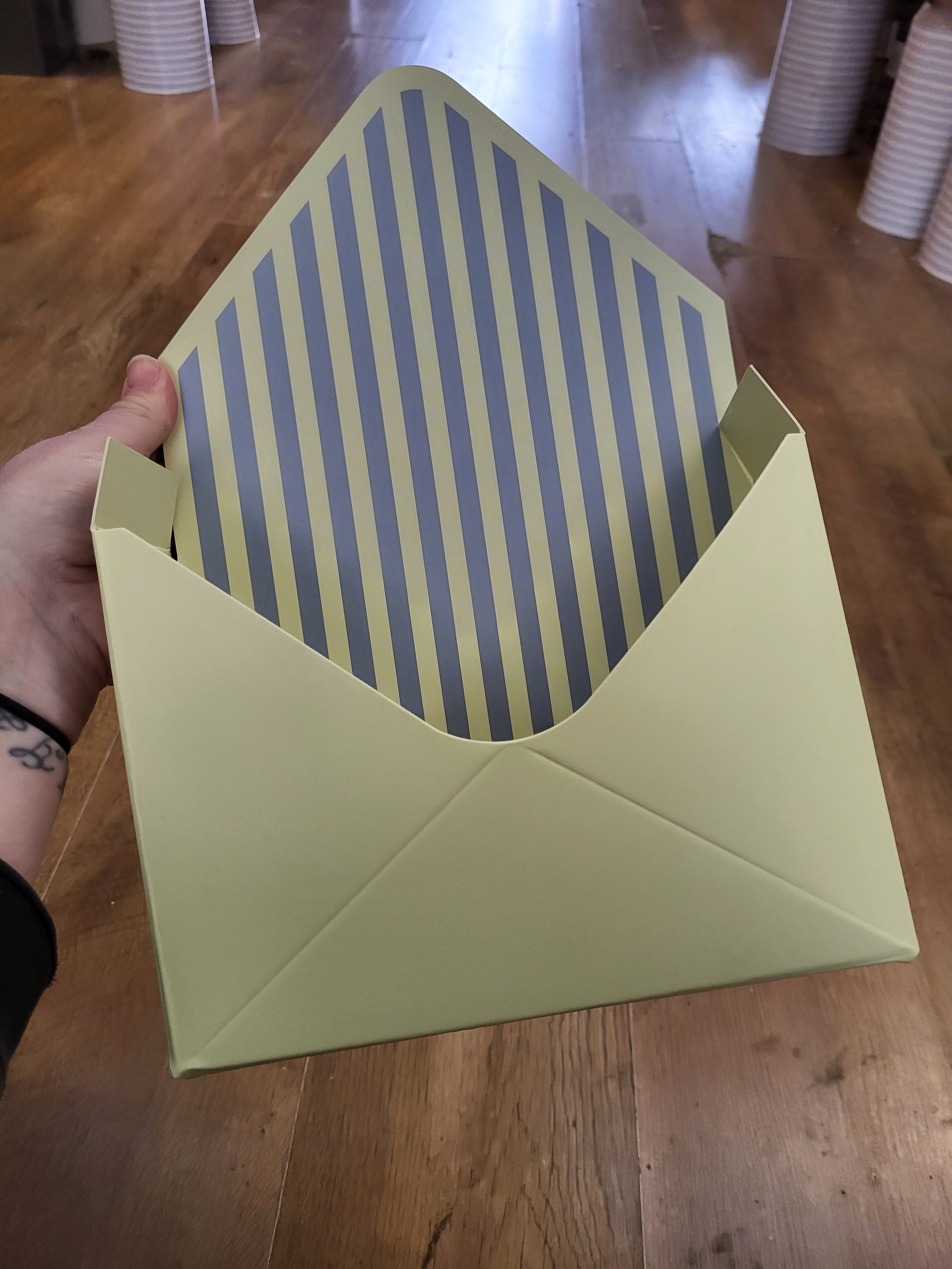 Lemon/blue floral envelope box  image 1