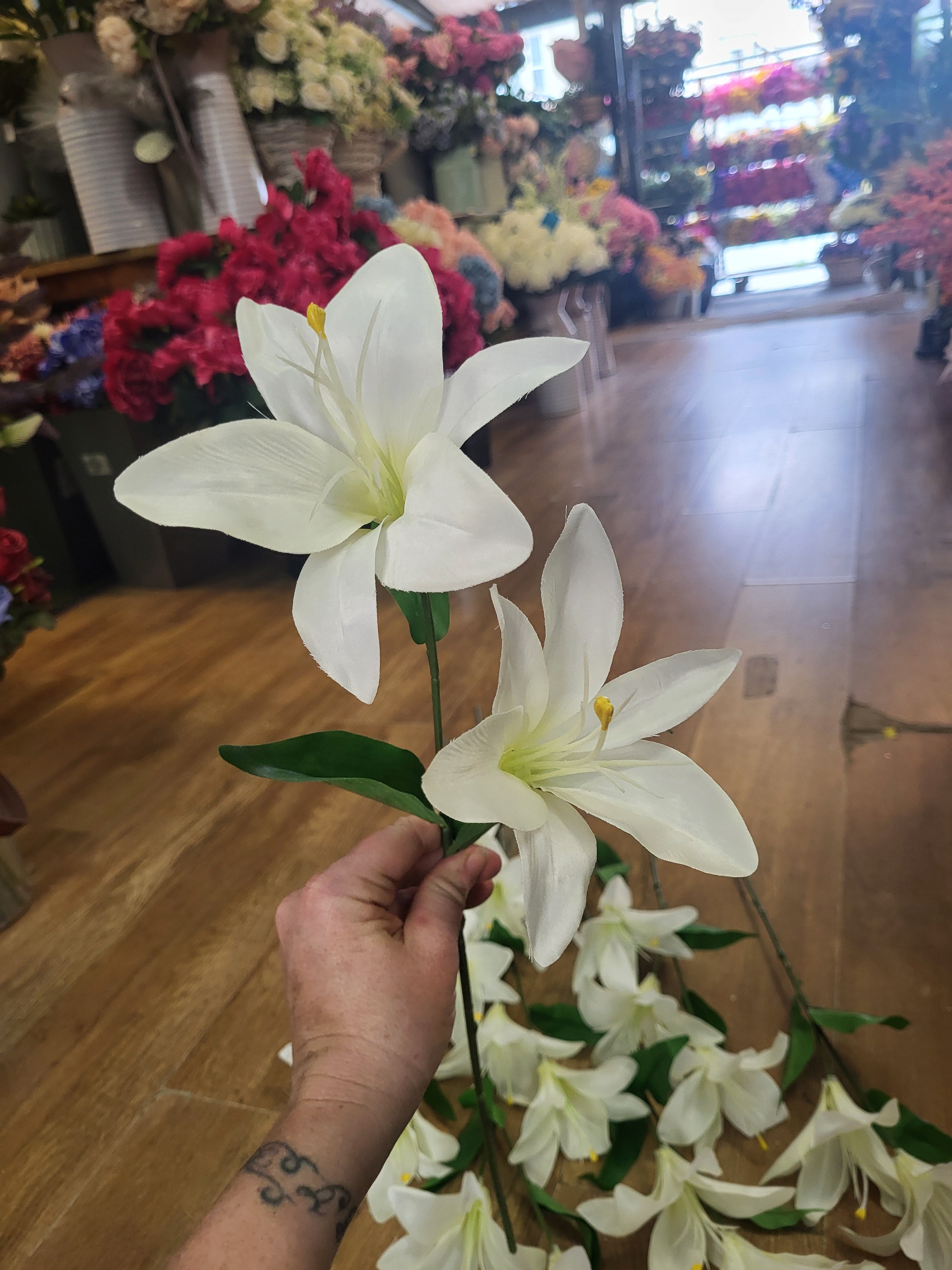 Bundle of 10 Long stem ivory lily sprays image 0