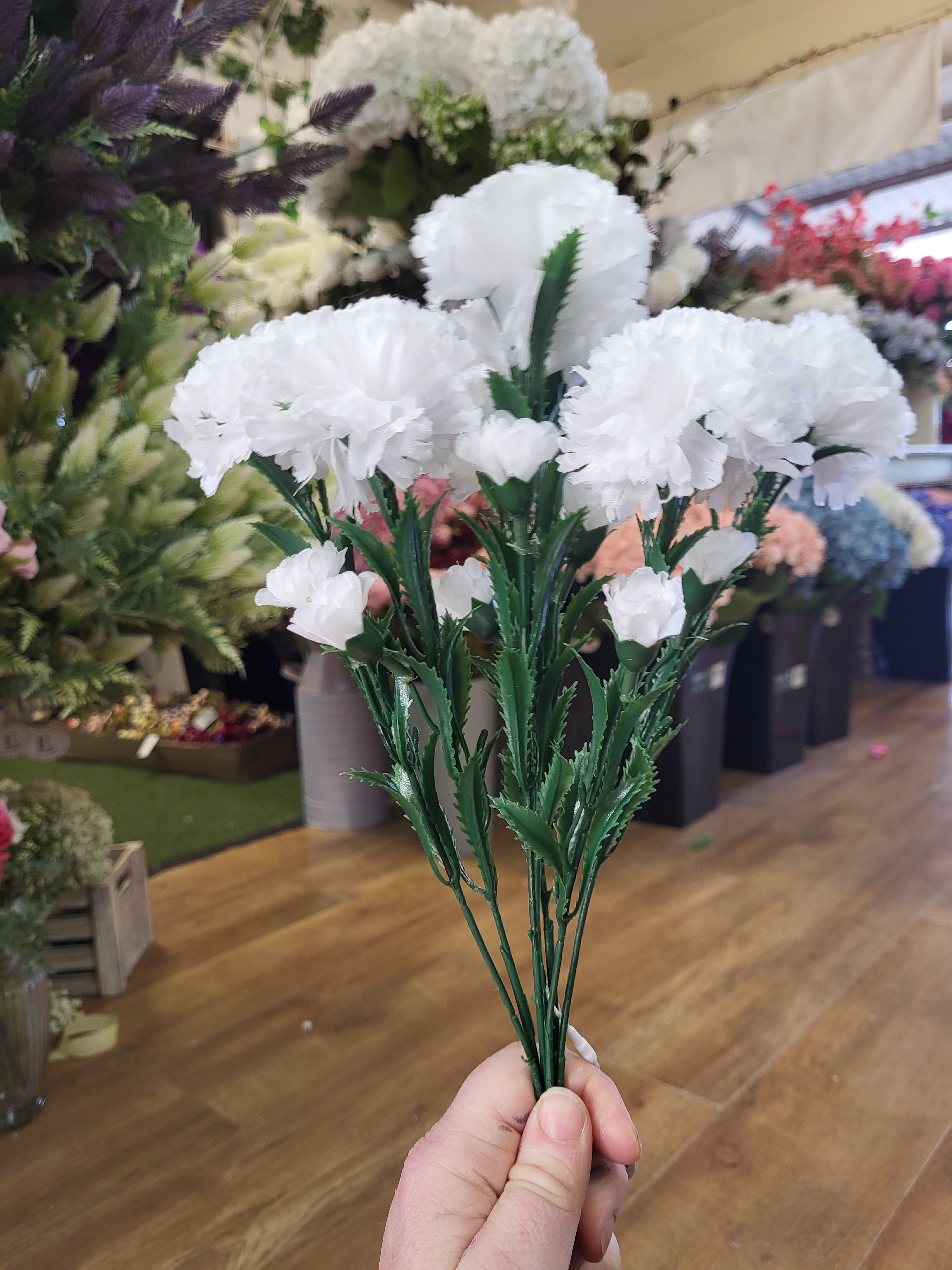 Big bunch of white carnations  image 0