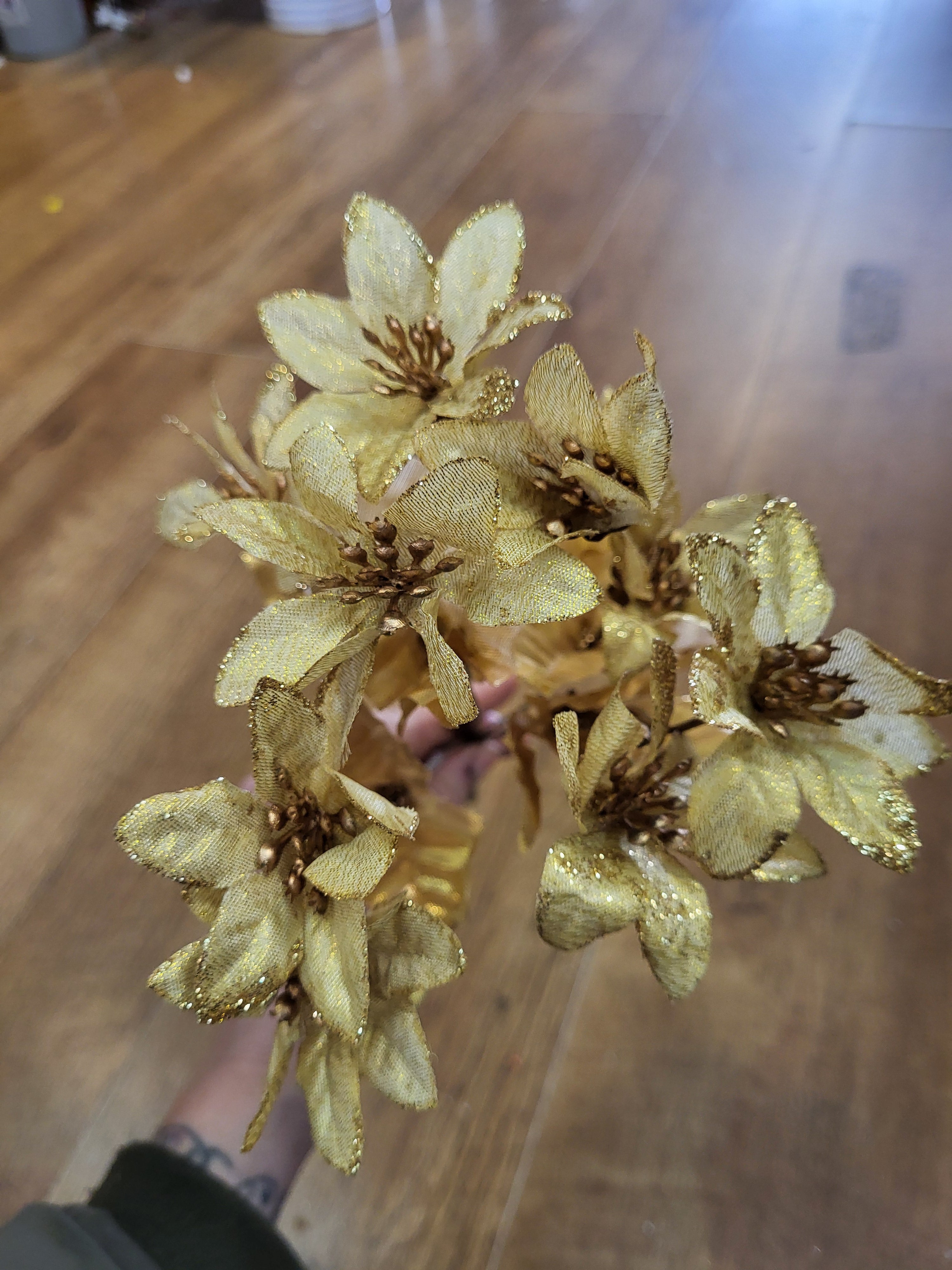 Metallic mini poinsettia bunch - 2 colours available image 4