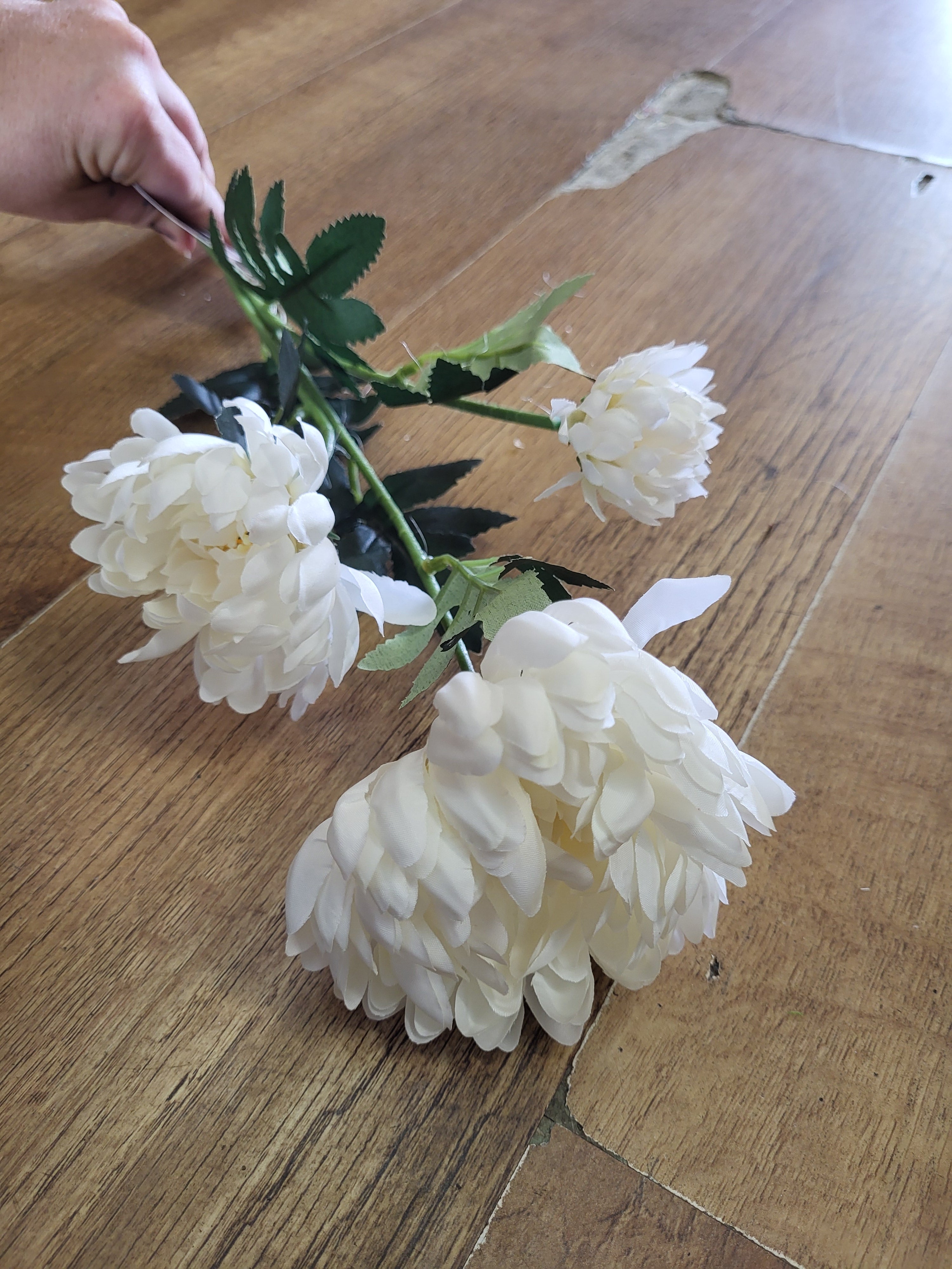 63cm tall Ivory 3 headed chrysanthemum stem image 4