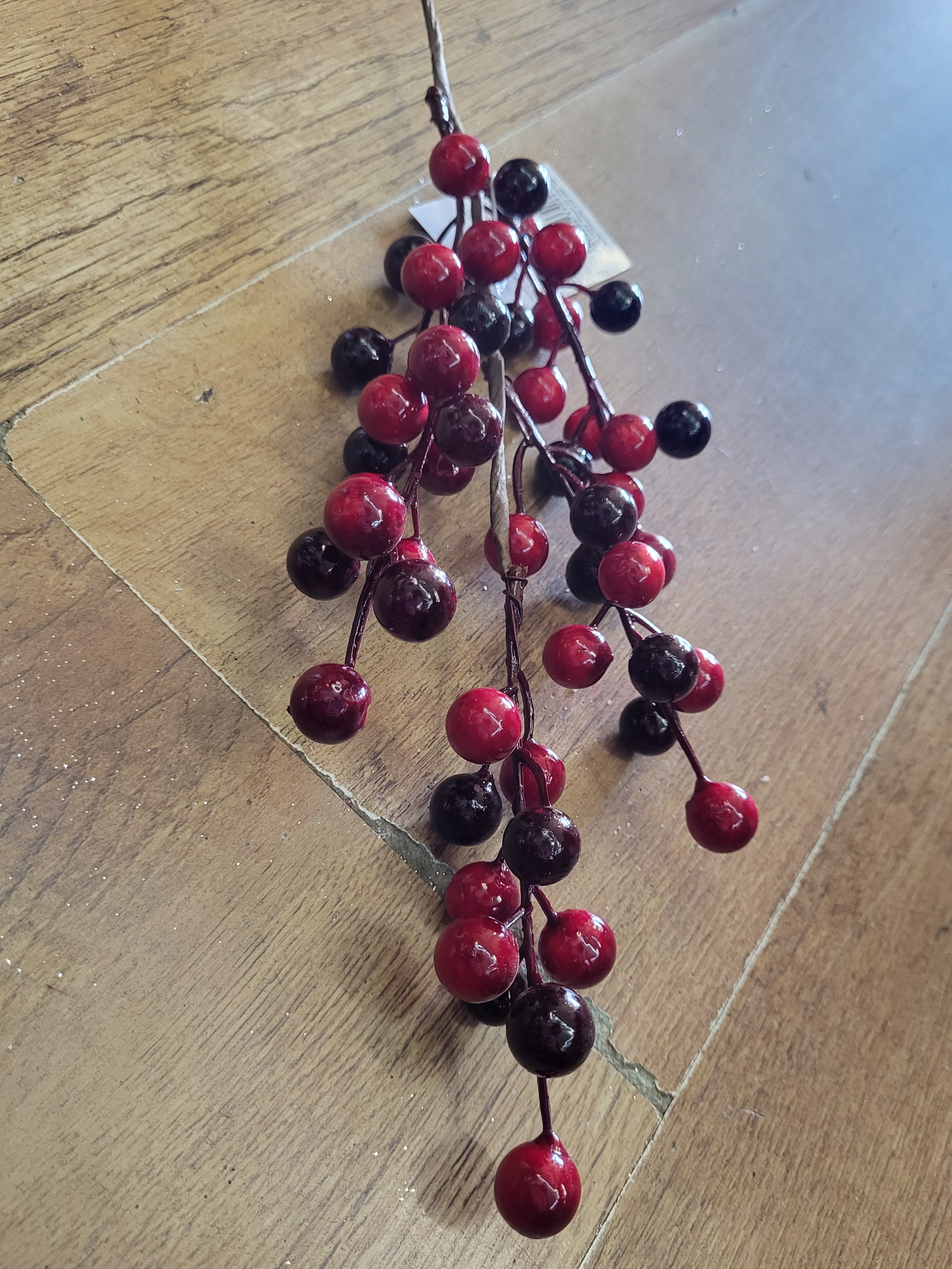 Multi tonal reds berry stem image 3