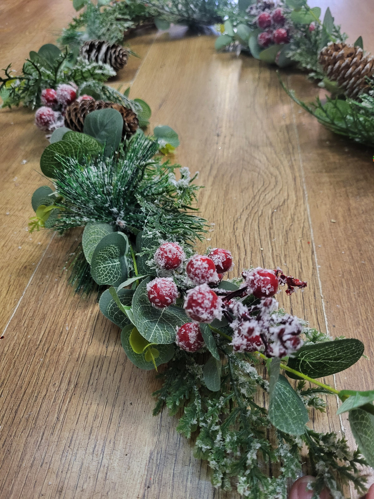 160cm Snowy cones, berries and foliage garland image 4
