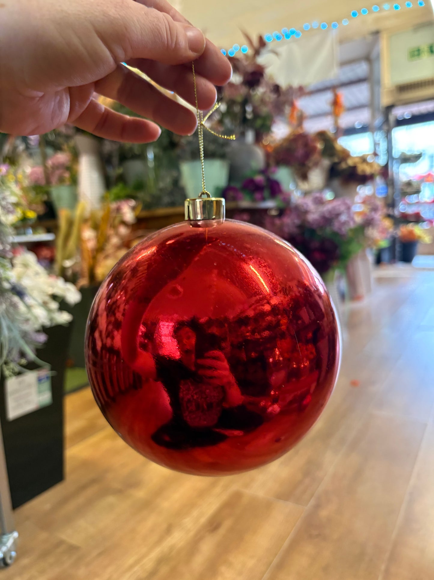 Large 15cm shiny red bauble