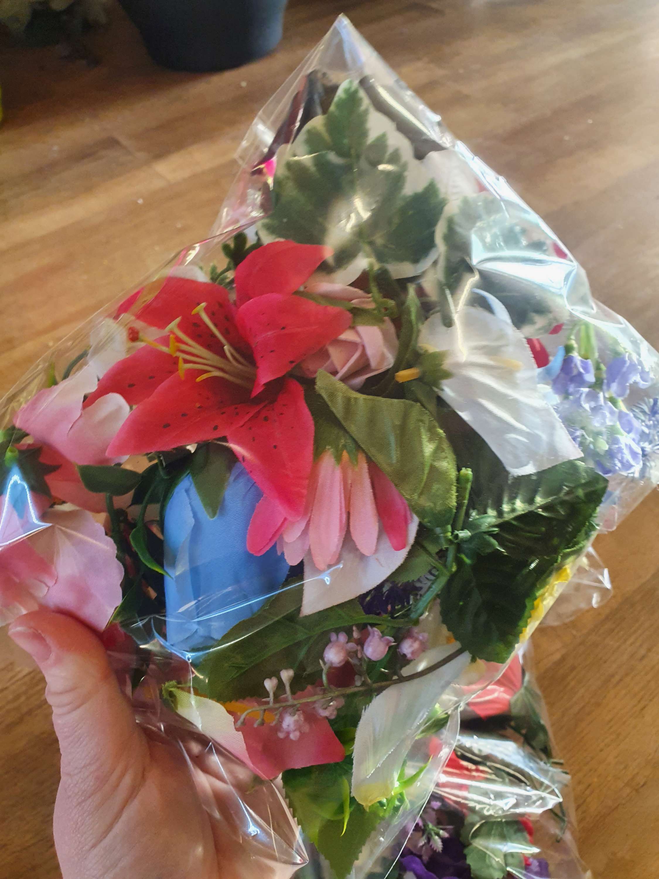 Pick and Mix flower heads - every bag is different  image 3