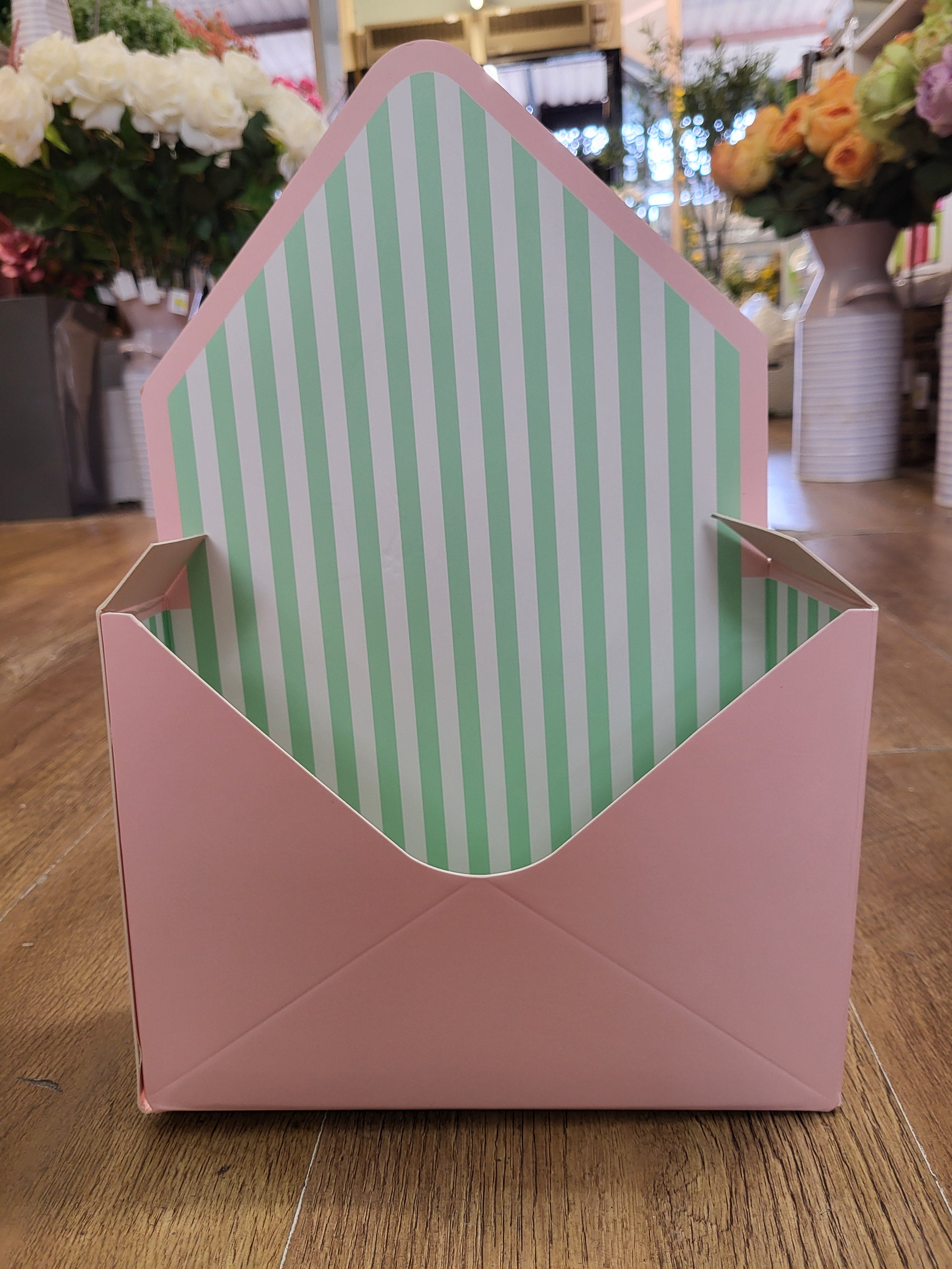 Pink/mint/white floral envelope box image 0