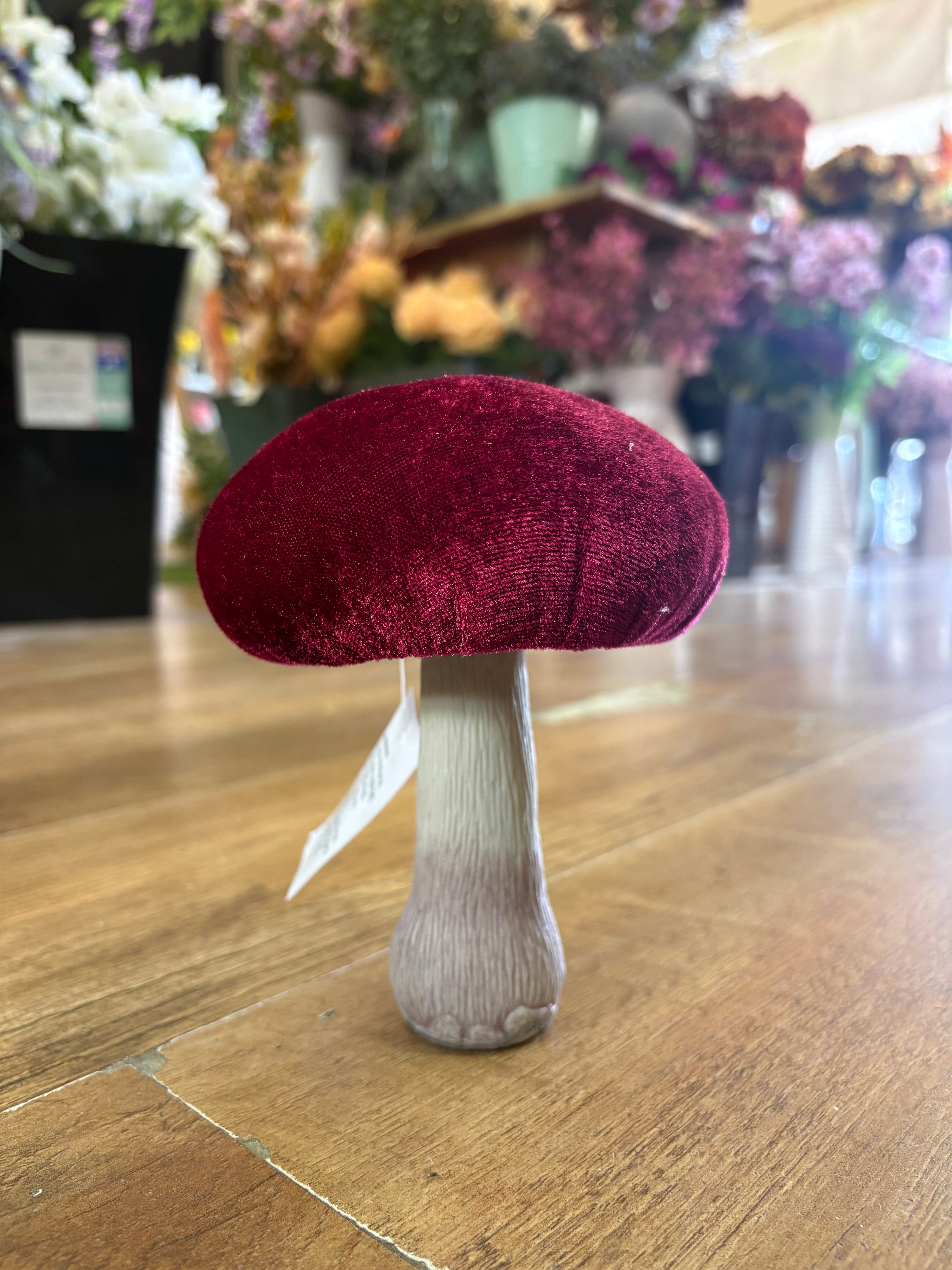 Small standing burgundy velvet mushroom (H14, D11cm)