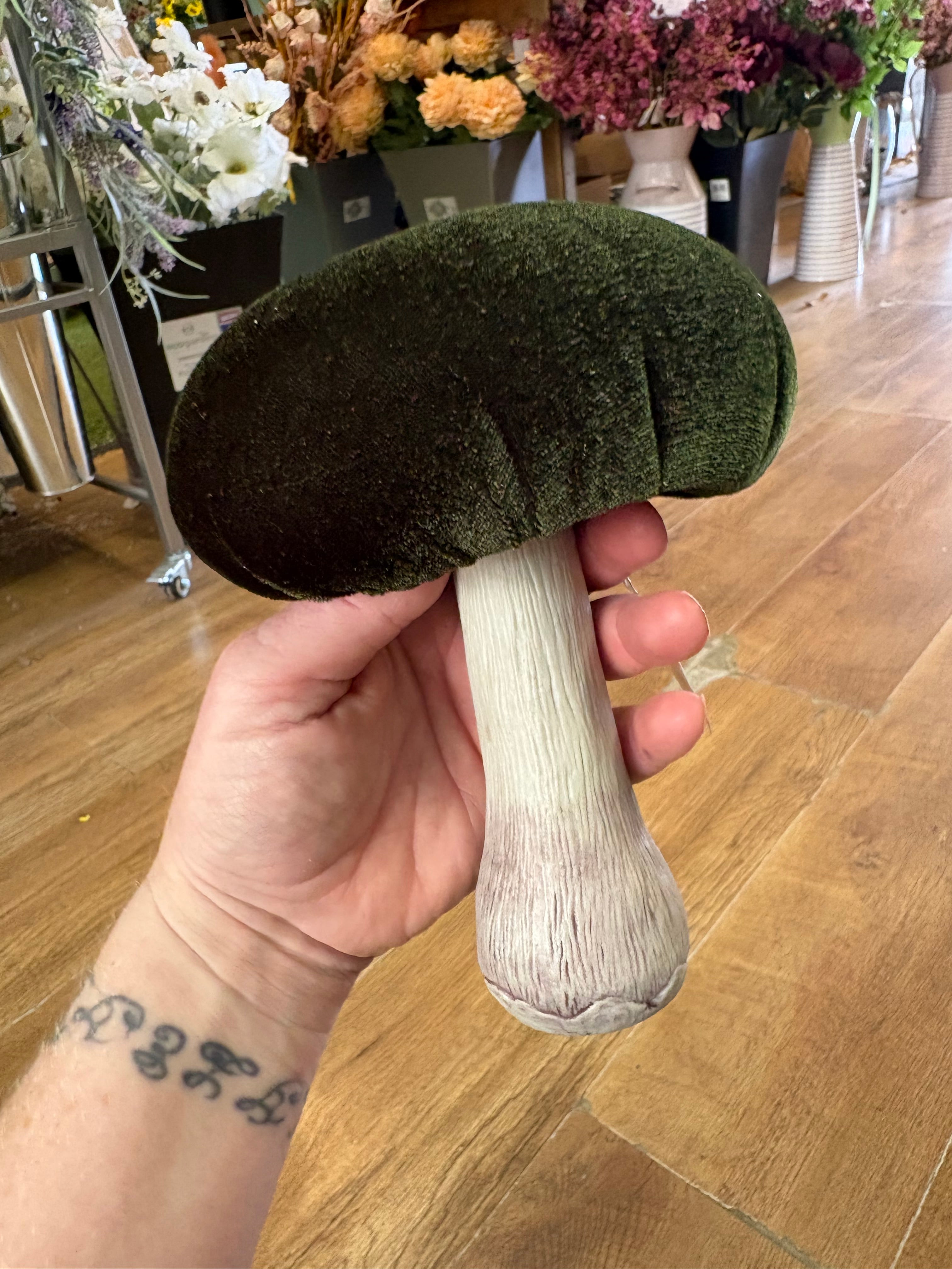 Large standing green velvet mushroom (H18, D14cm)