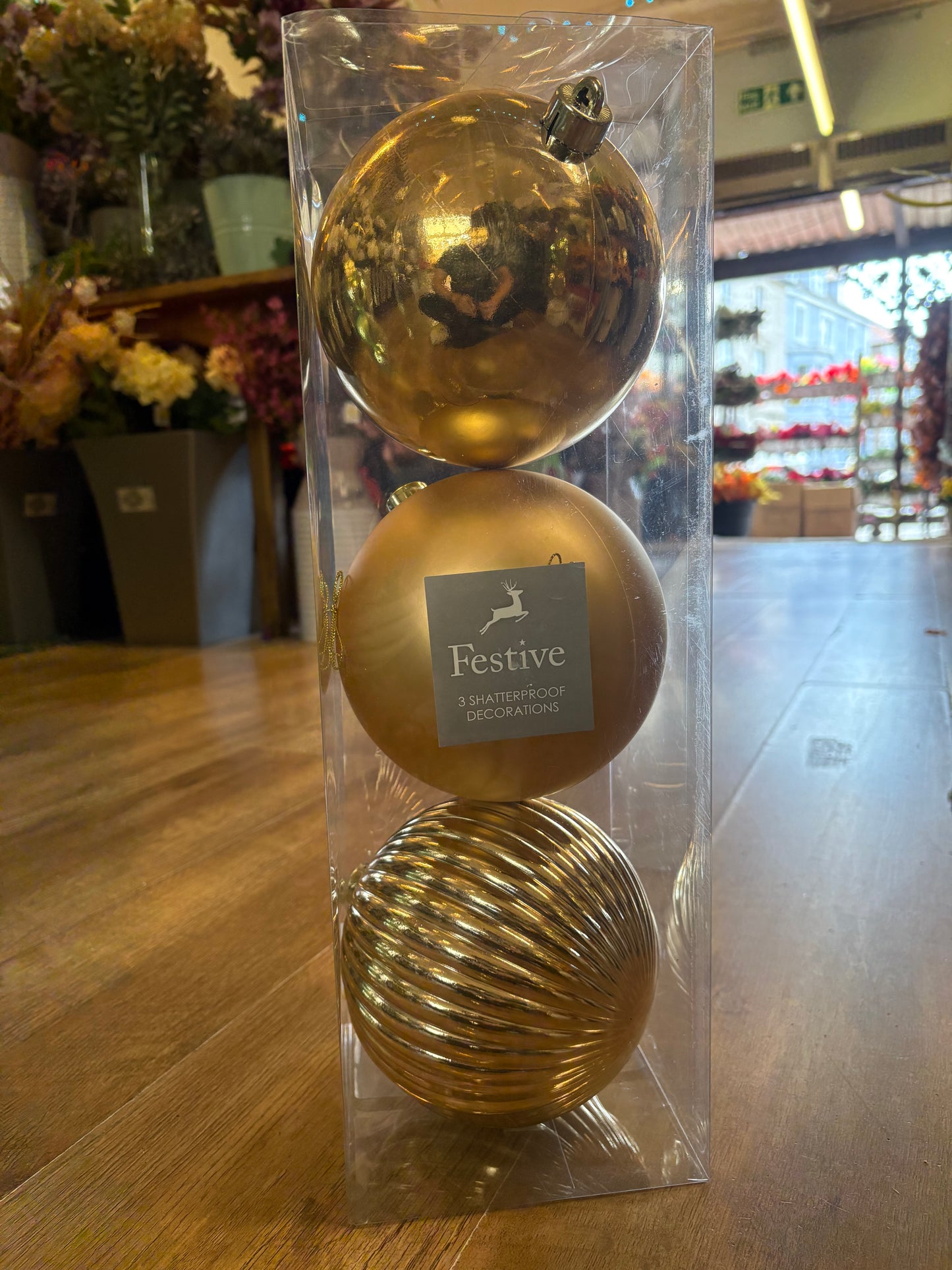 Pack of 3 large 15cm gold baubles