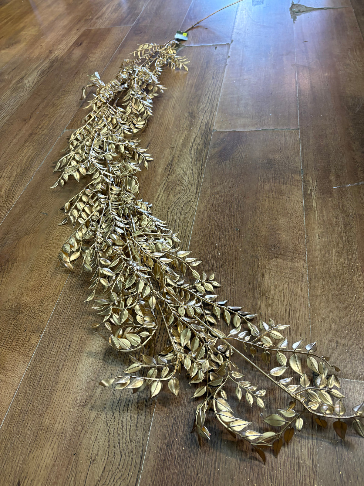 150cm trailing gold medium leaf garland