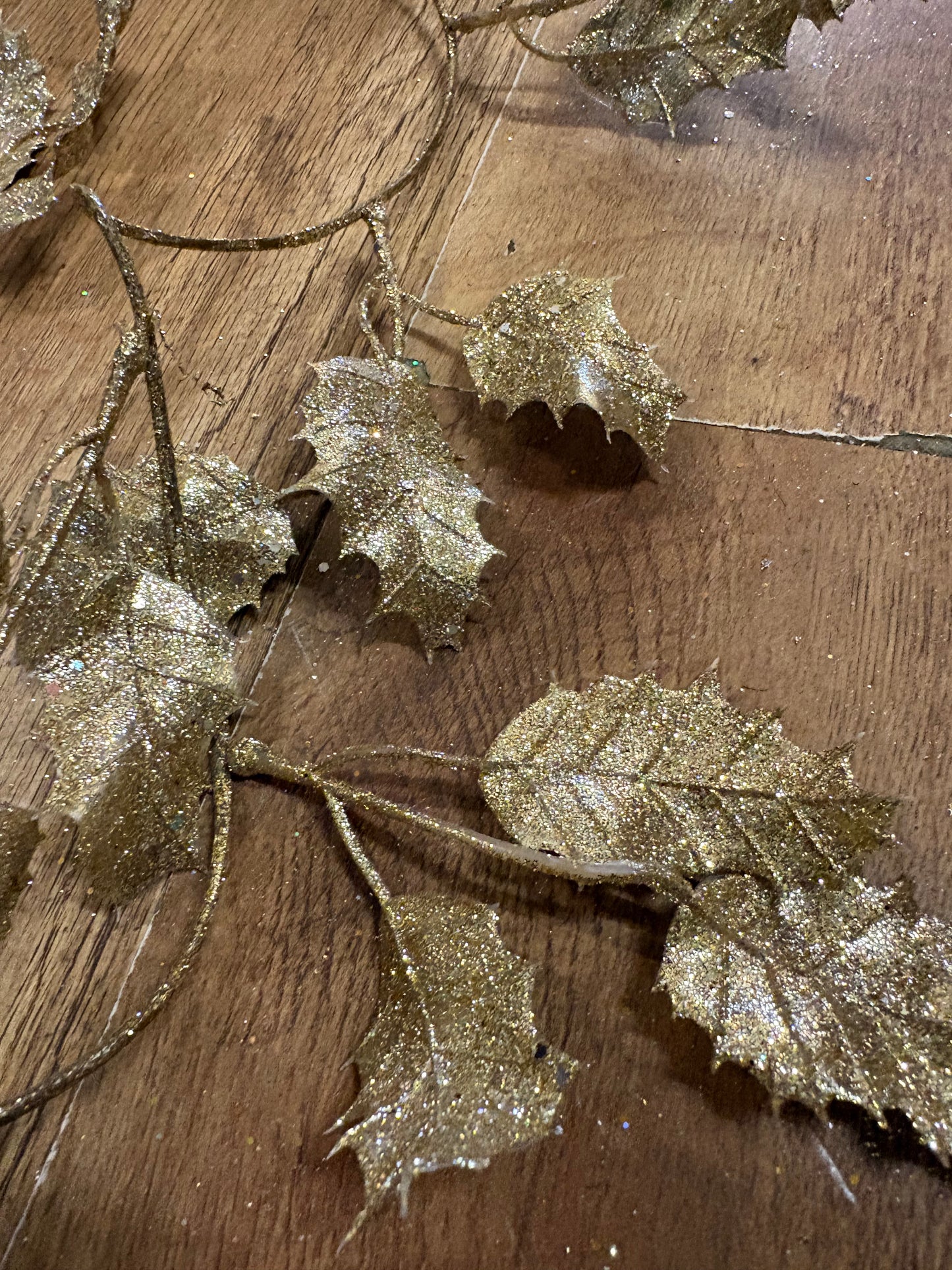 180cm glittered gold holly leaf garland
