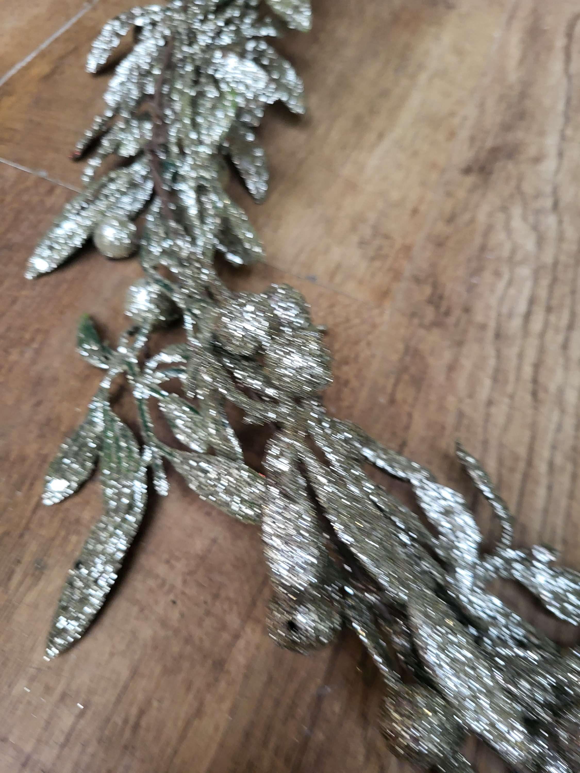 Champagne gold glittered mistletoe garland  image 6