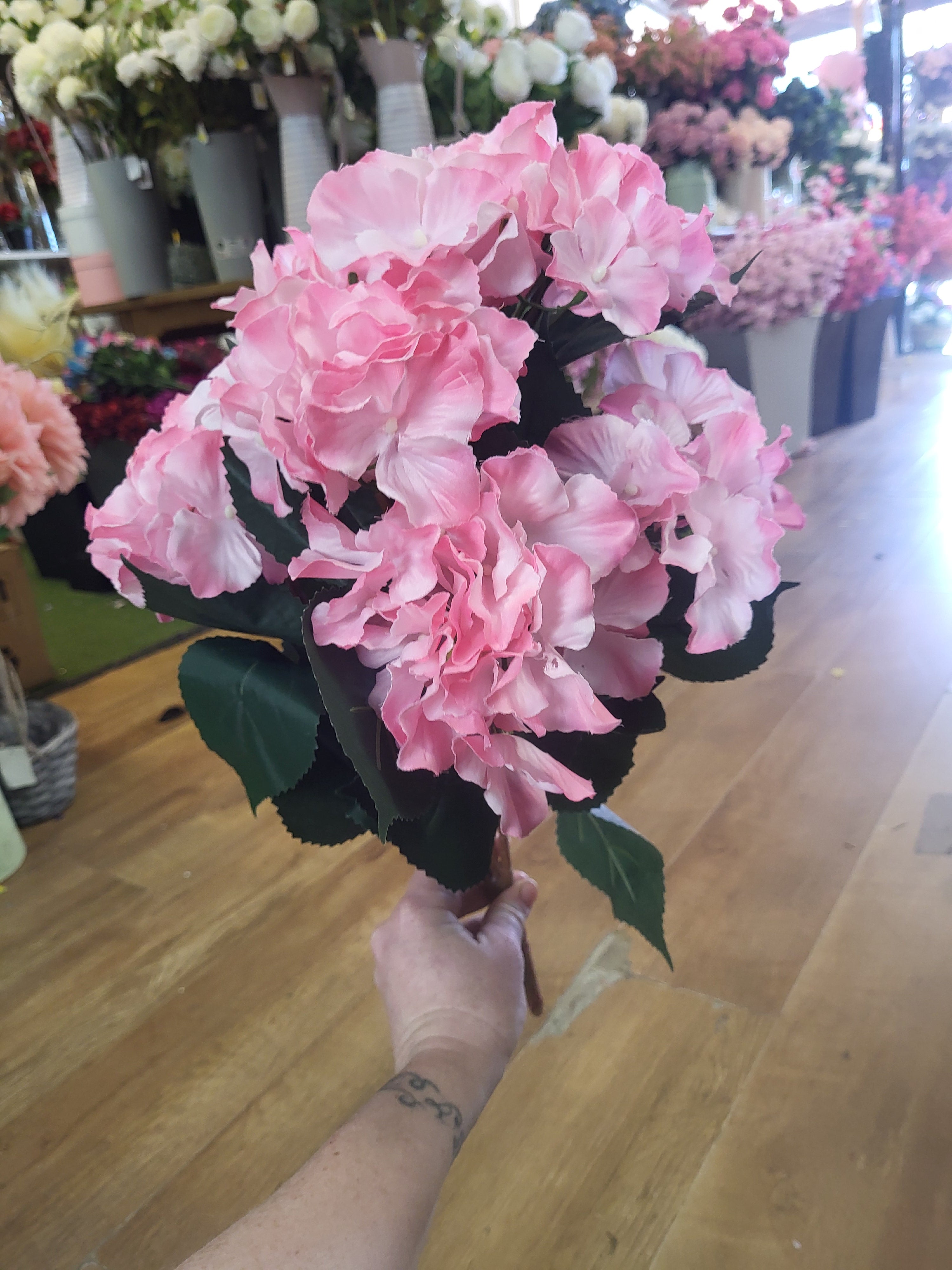 Large pink hydrangea bunch image 3