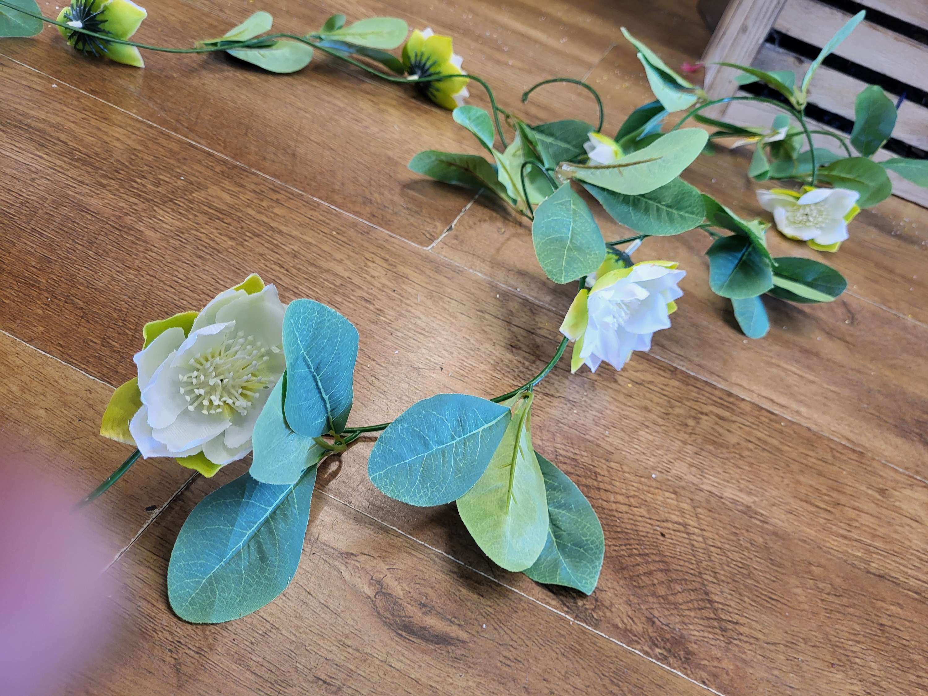 270cm white water lily garland image 0