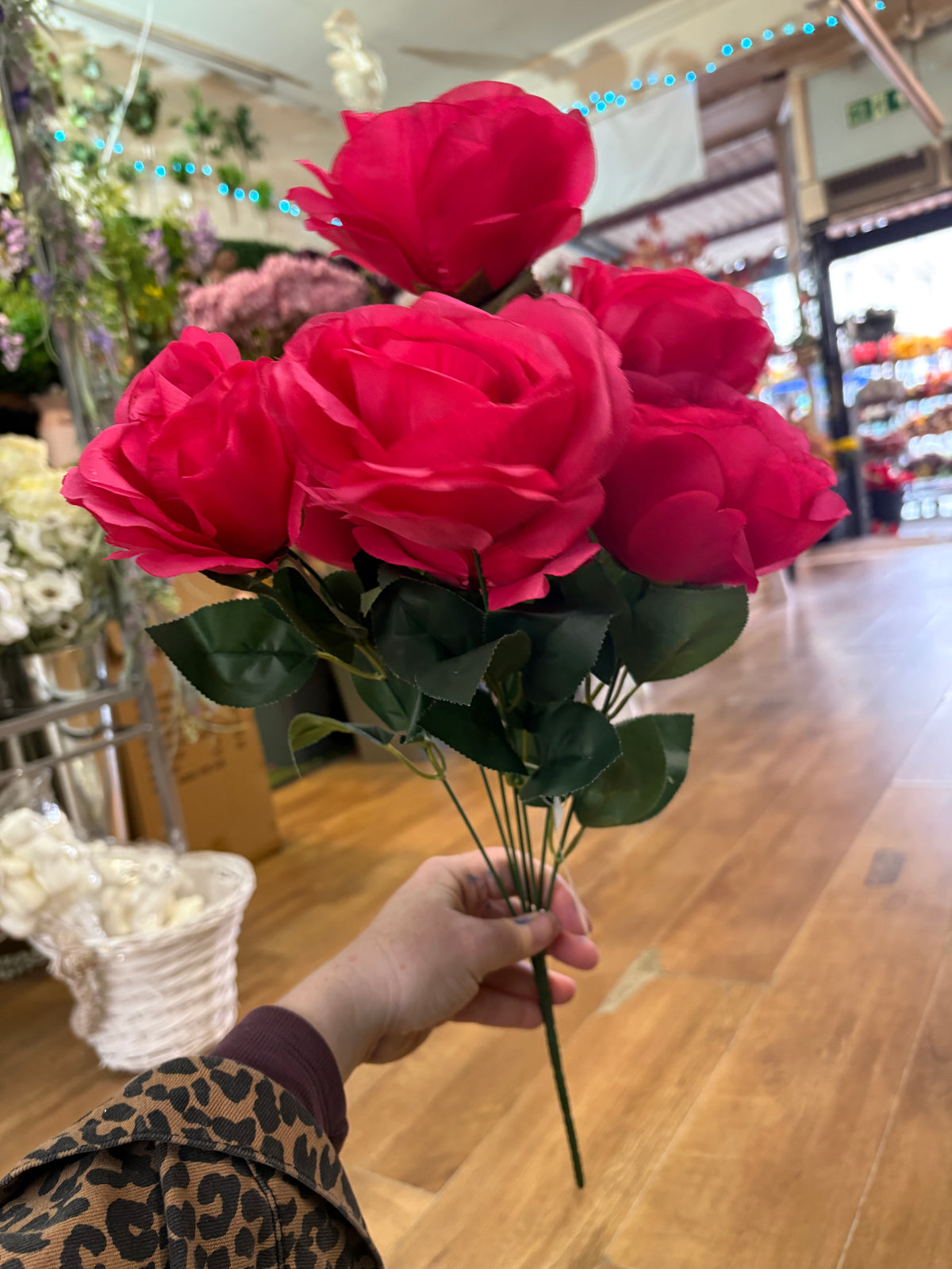 7 headed hot pink rose bouquet