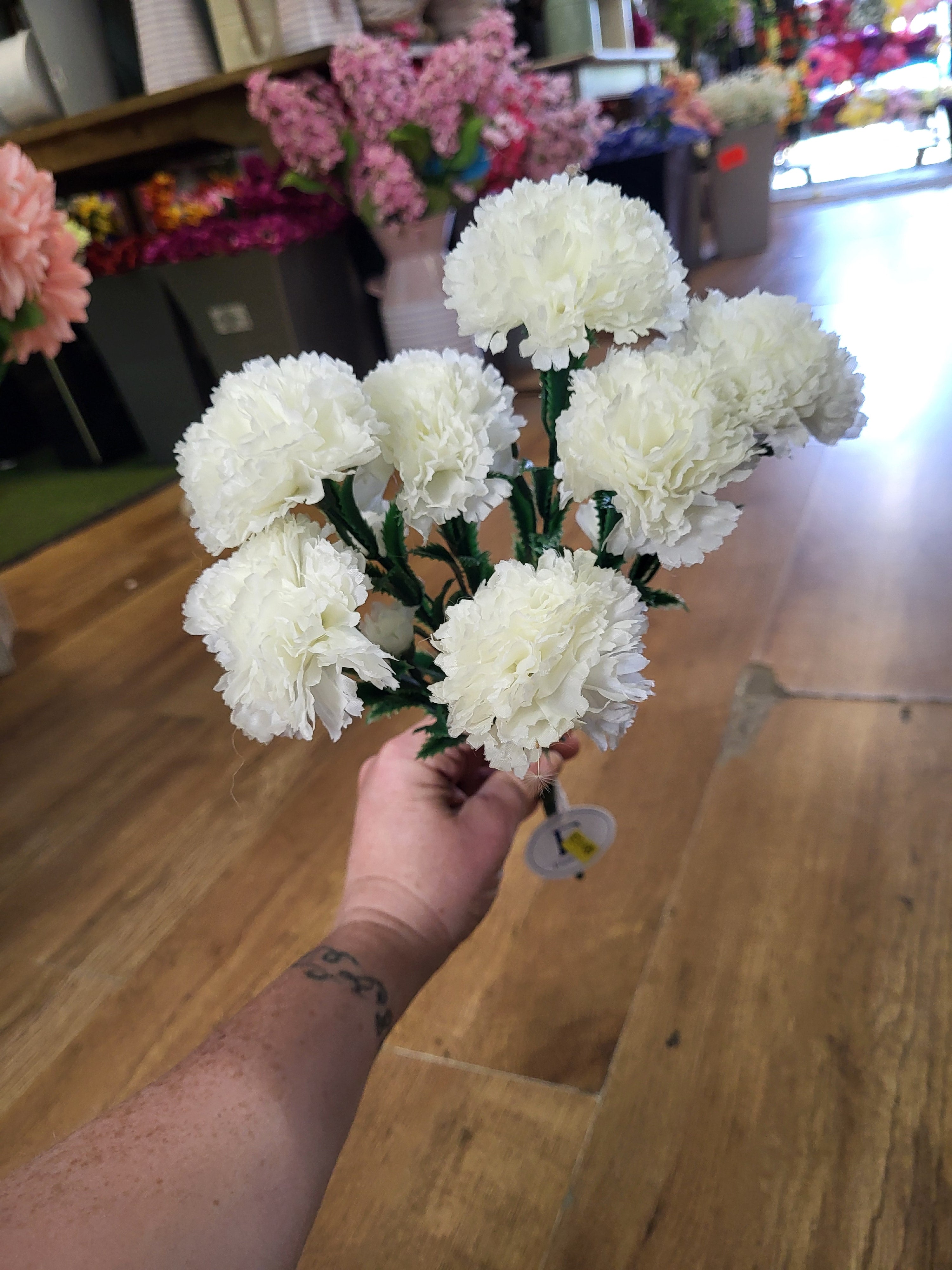 Big bunch of ivory carnations  image 2