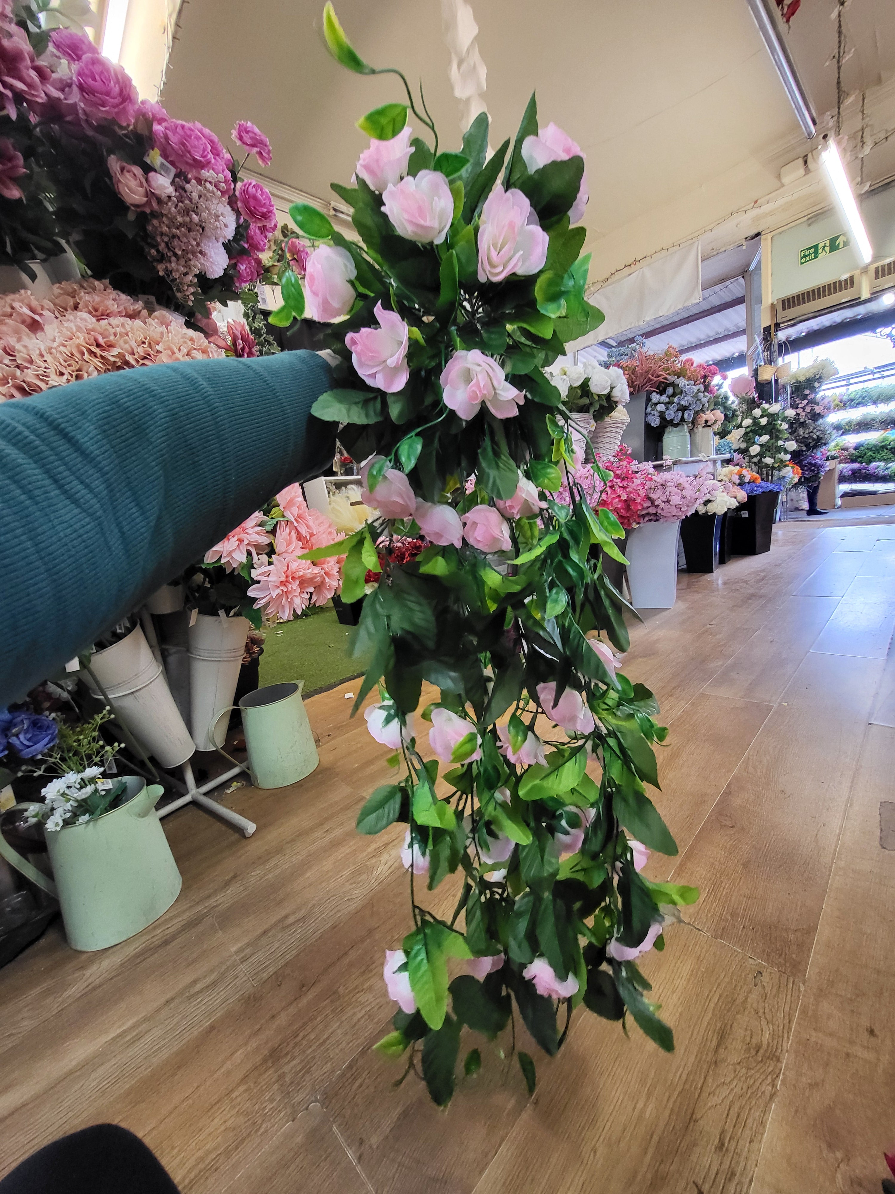 Hanging 80cm bushy rose trailer - 3 colours available image 3