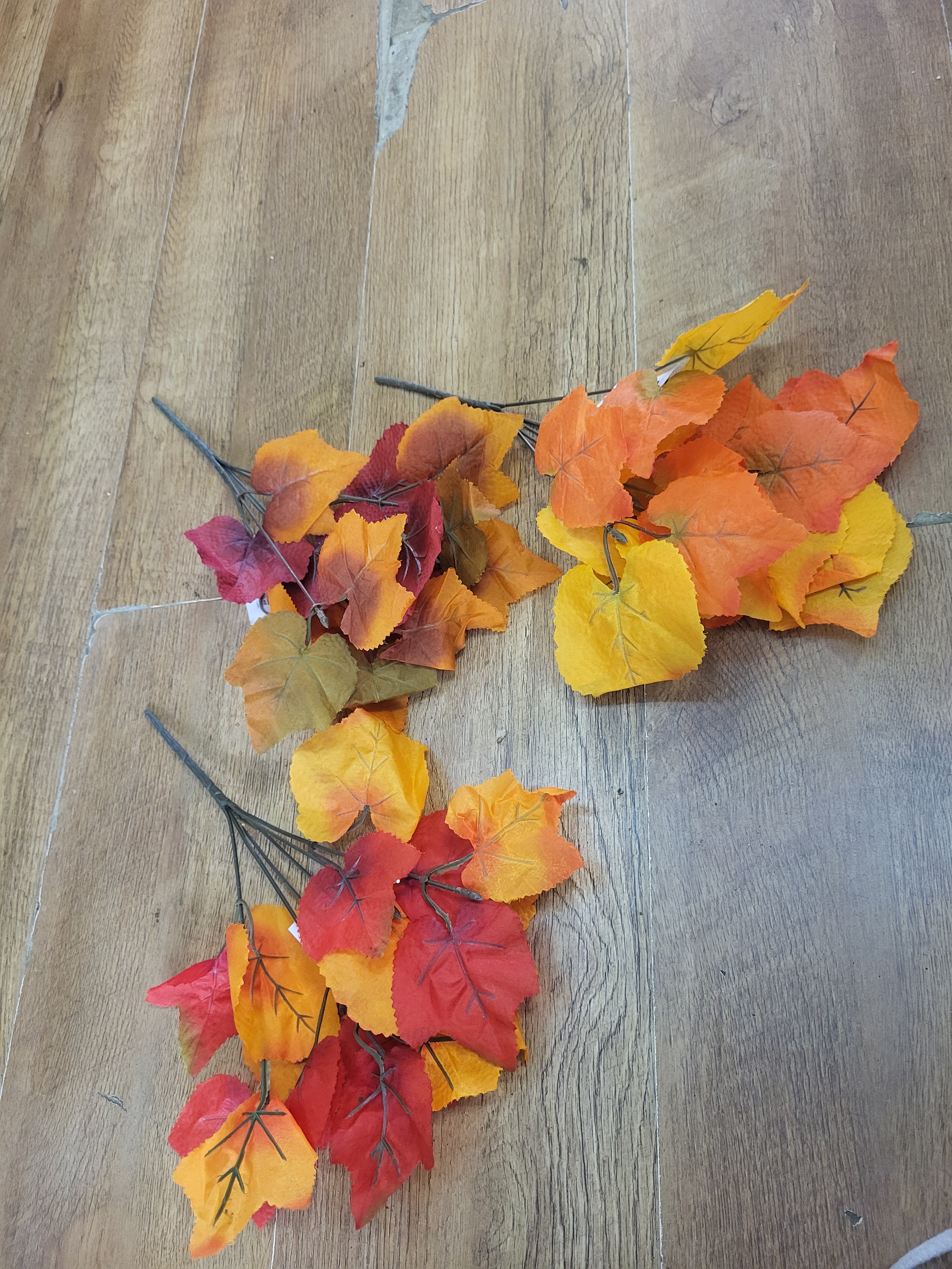 Maple leaf bunch - 3 colours available image 2