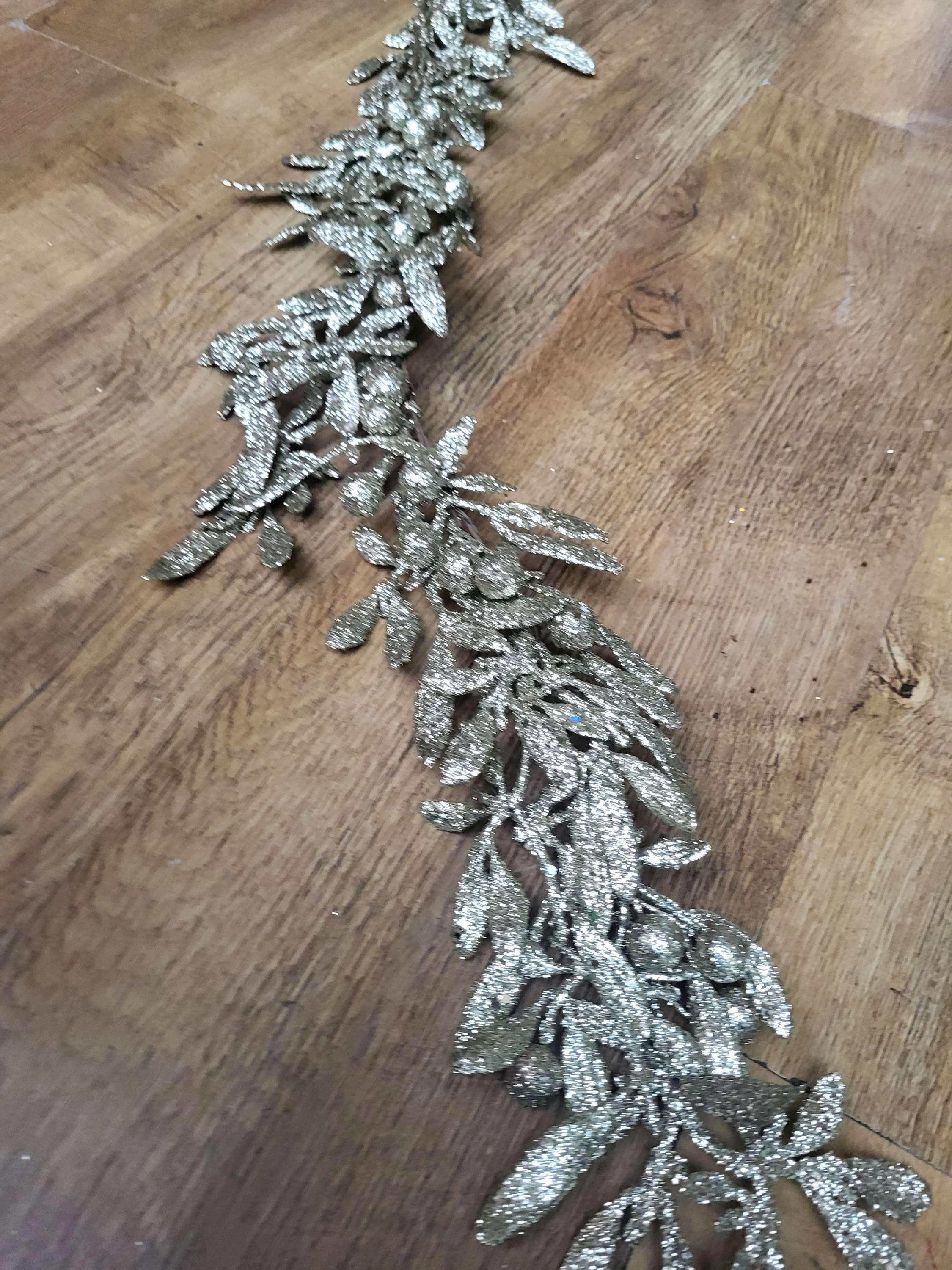 Champagne gold glittered mistletoe garland  image 5