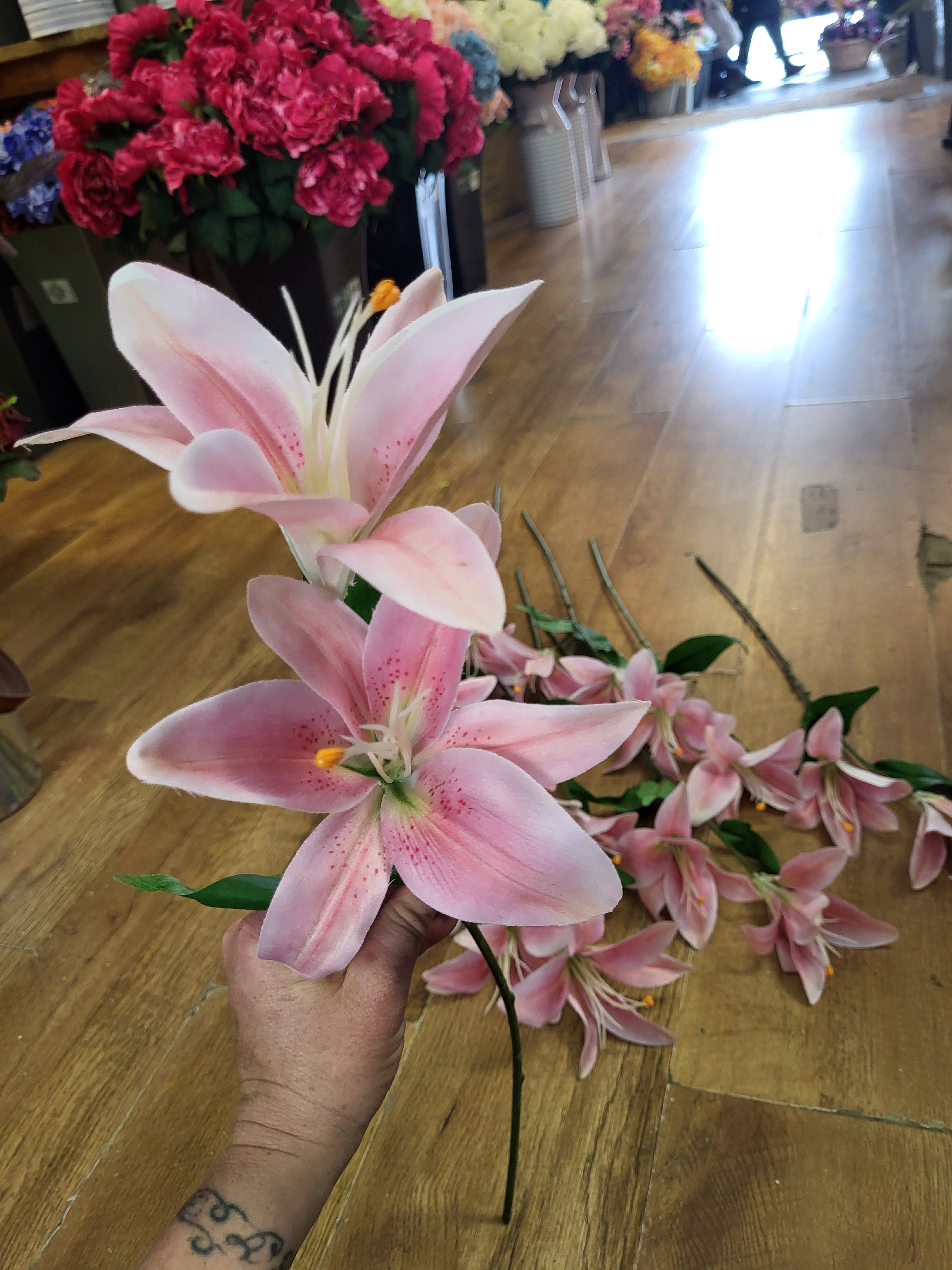 Bundle of 10 Long stem pink lily sprays image 0