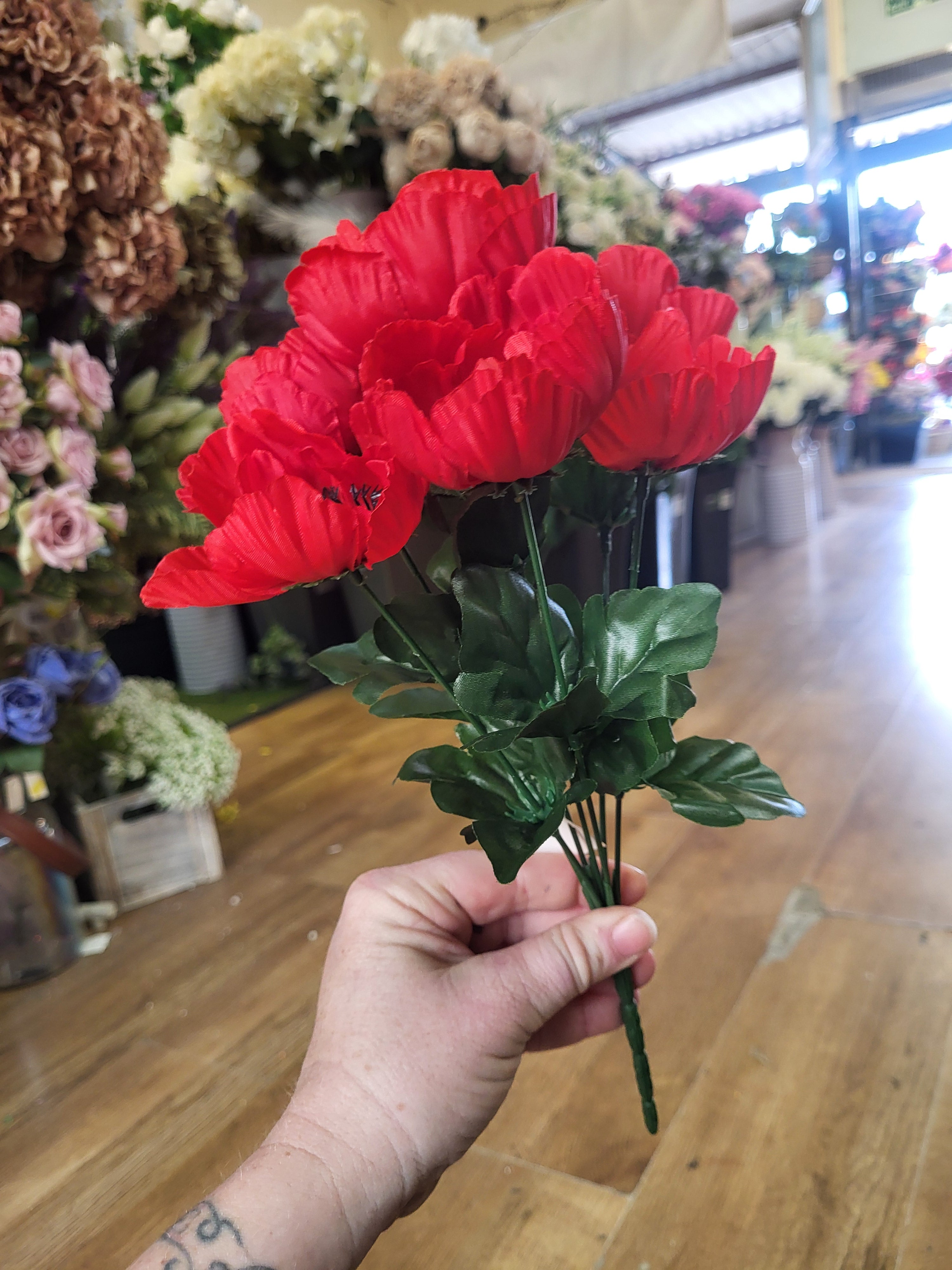 Red poppy bunch  image 1