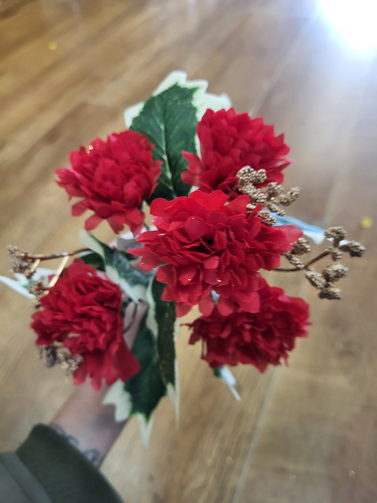 Carnation with Holly leaves - 3 colours available image 4