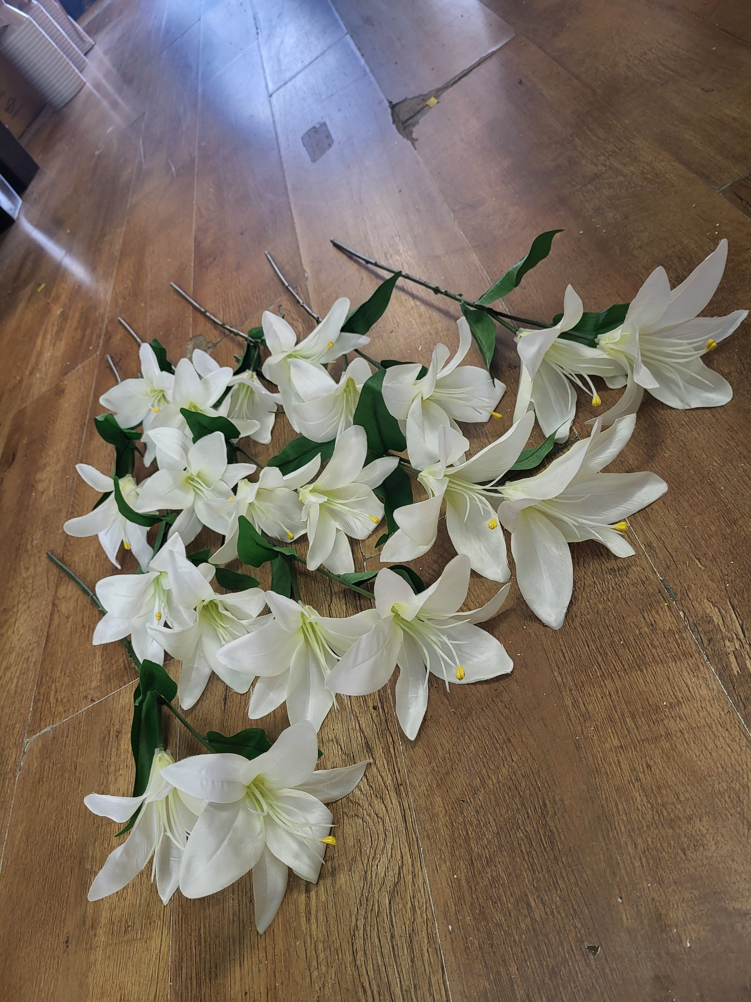 Bundle of 10 Long stem ivory lily sprays image 1
