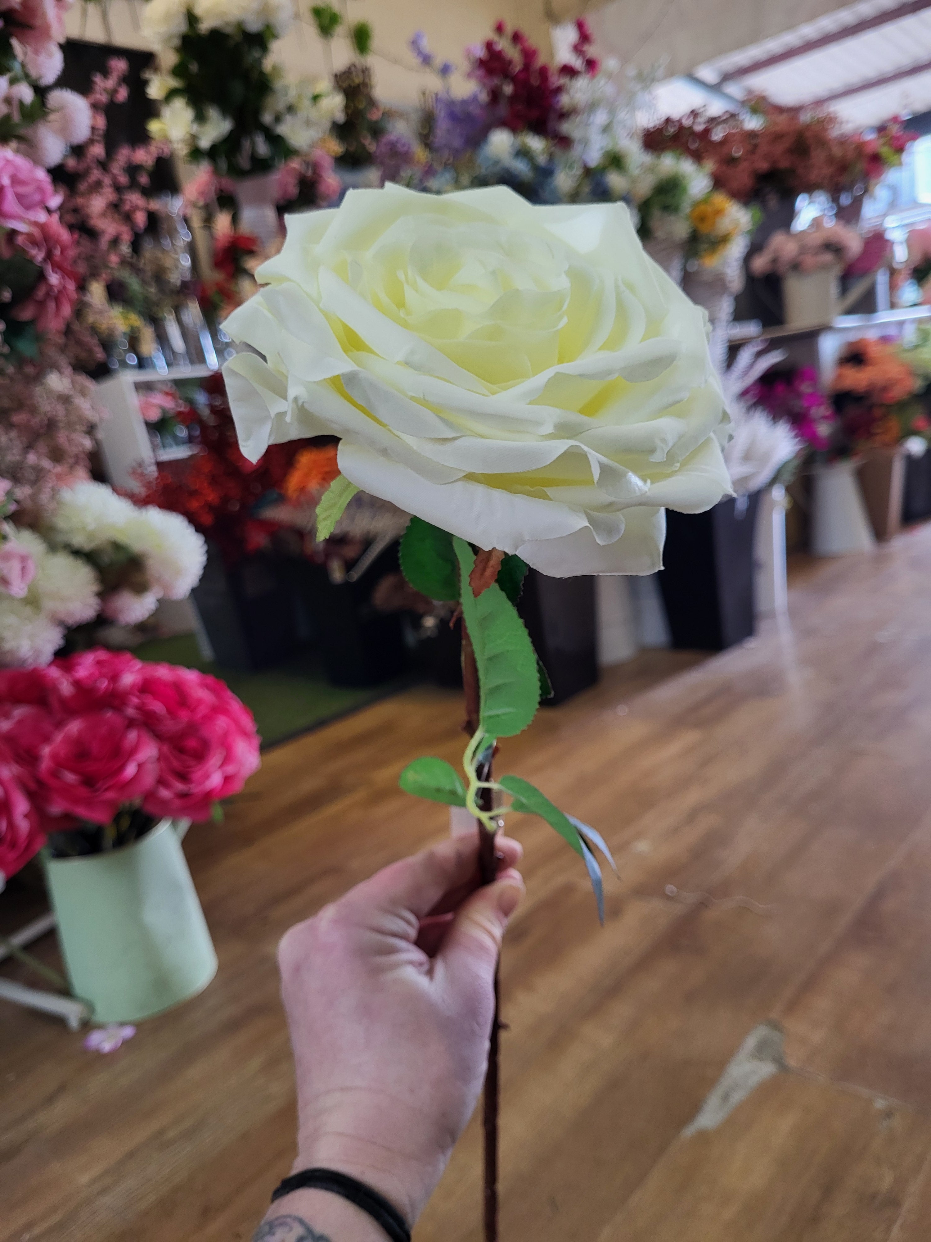 Long stem cream Marie rose image 6