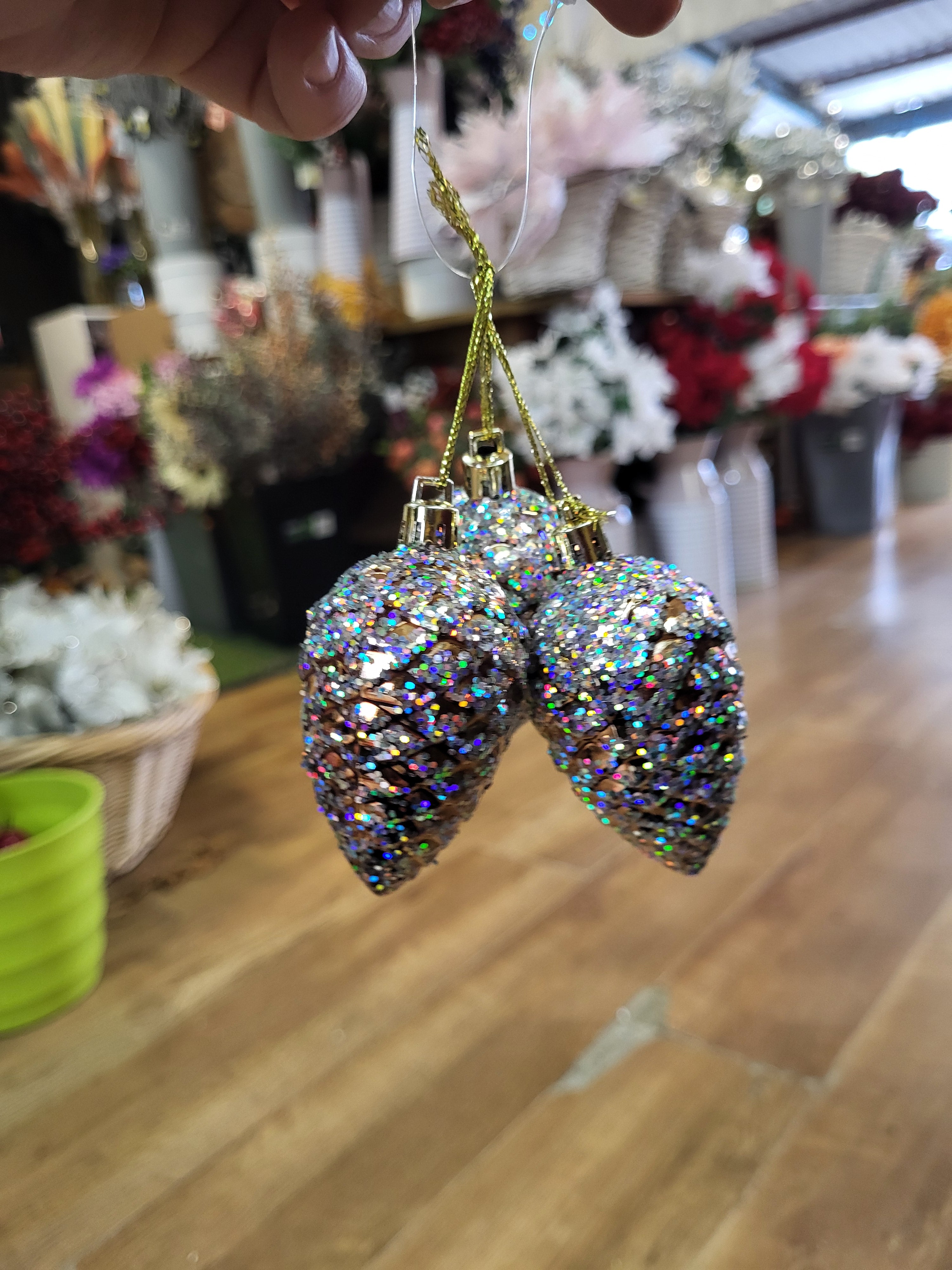 Set of 3 - 6.5 x 4.3cm glittered pinecone baubles image 4