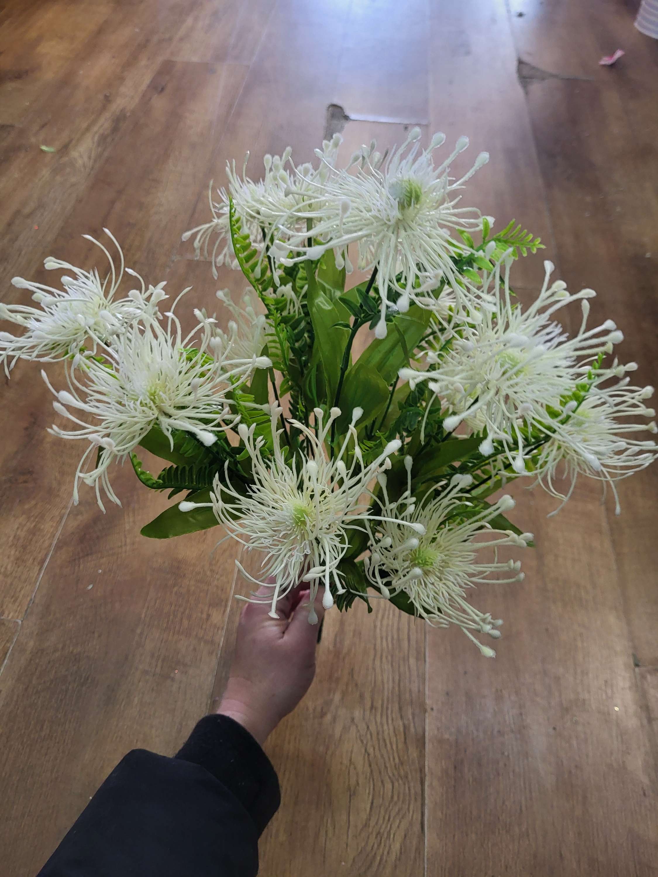 Large 12 headed white protea bunch image 0