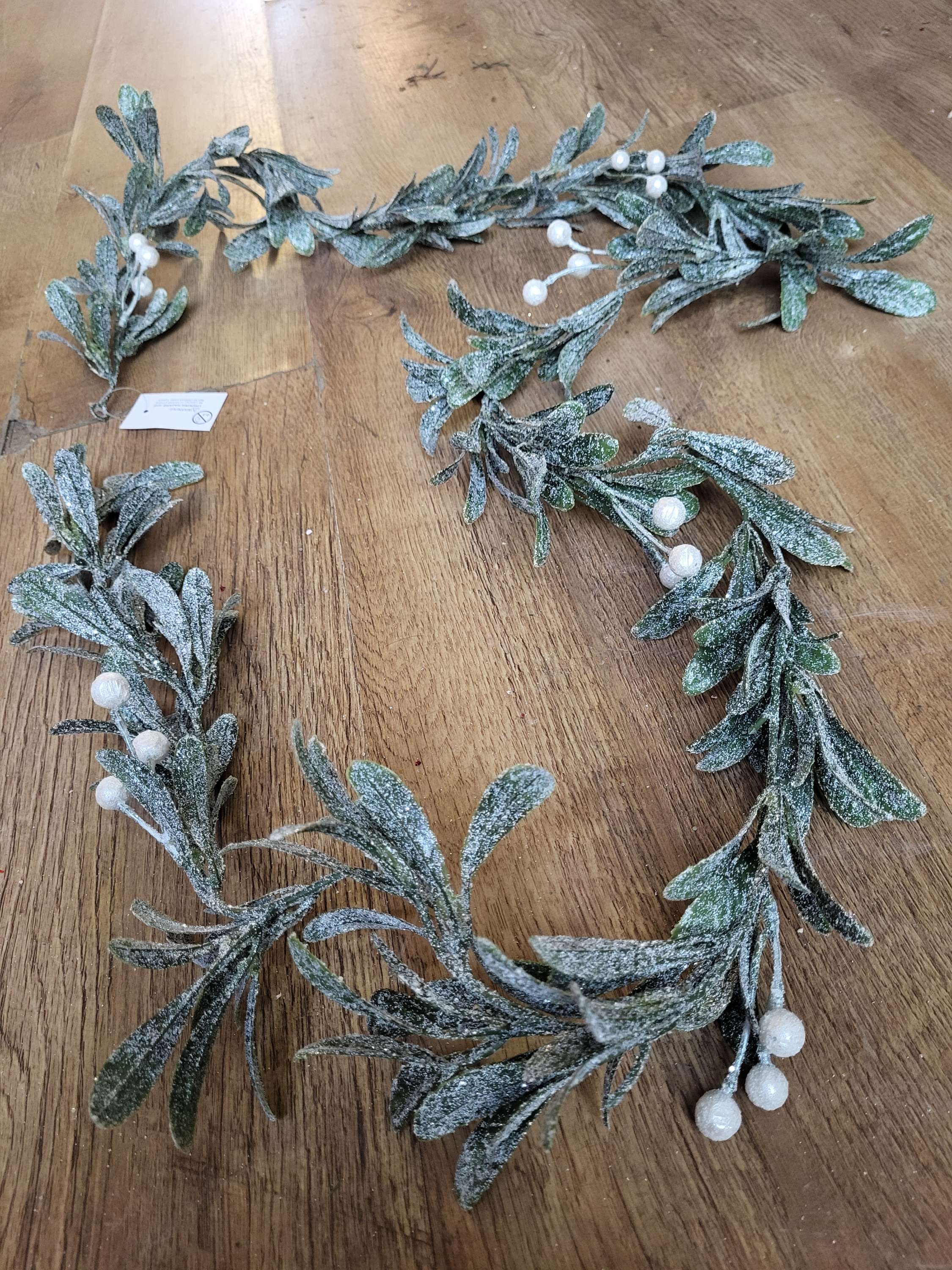 Frosted pearly mistletoe garland  image 0