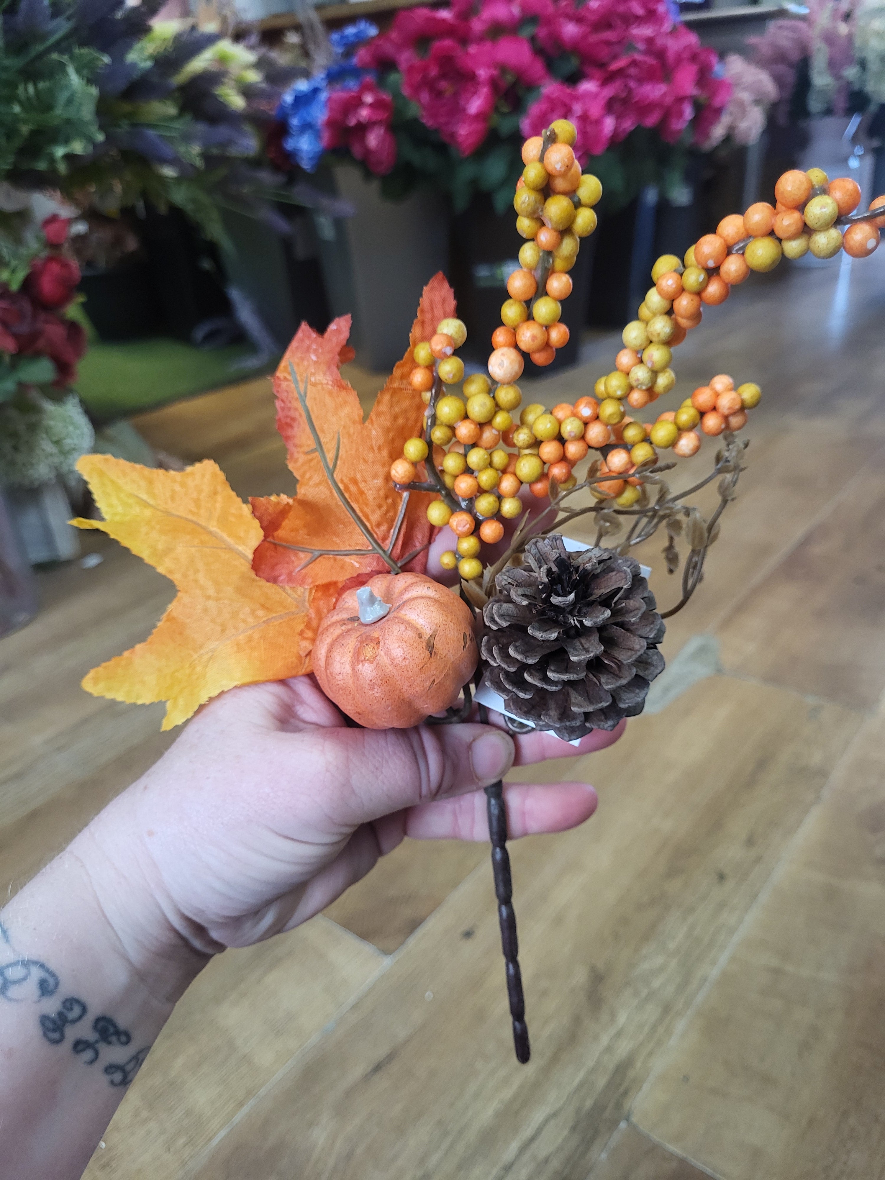 Pumpkin/cone/berry pick - 2 colours available image 1